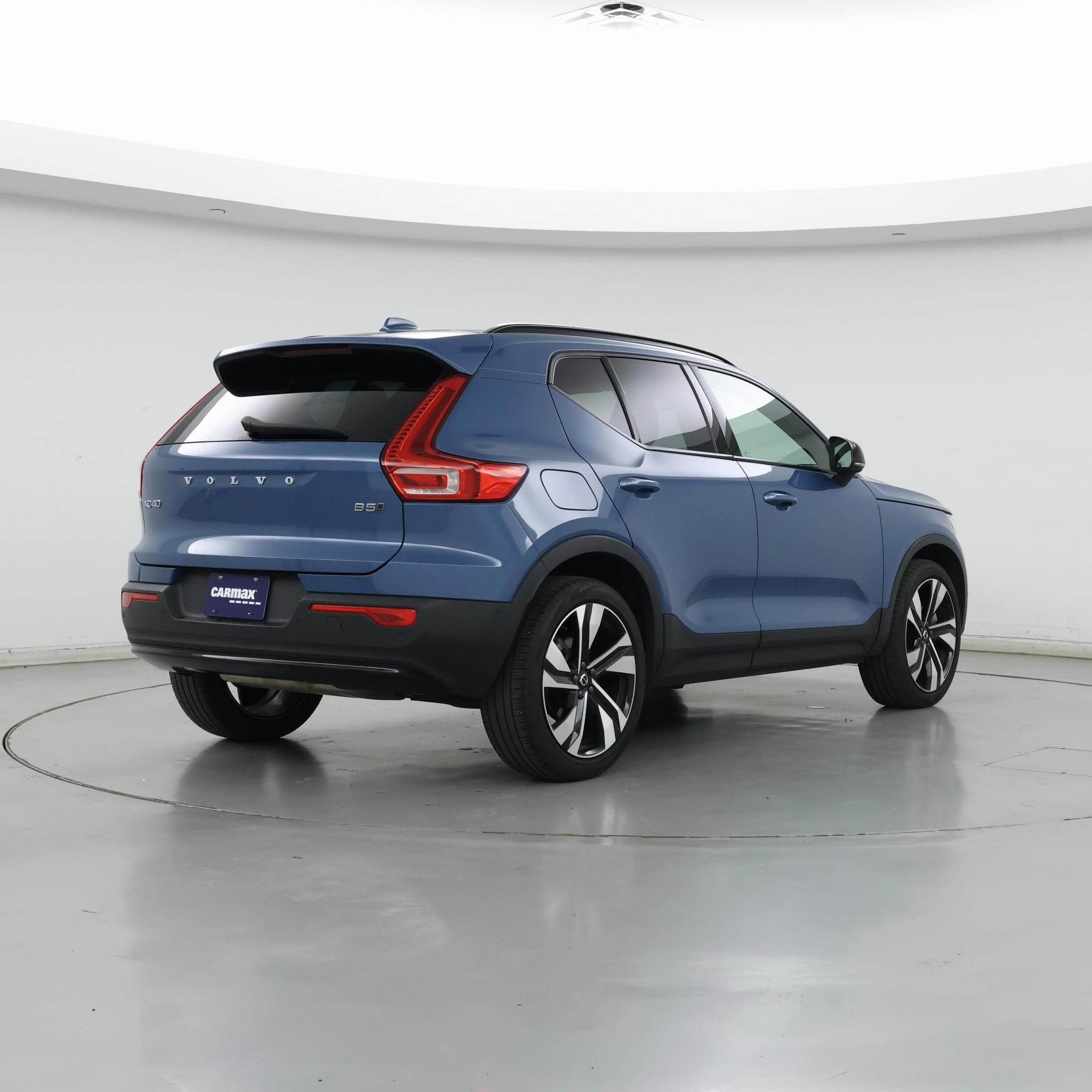 Thumbnail: 2023 Volvo XC40 - 8