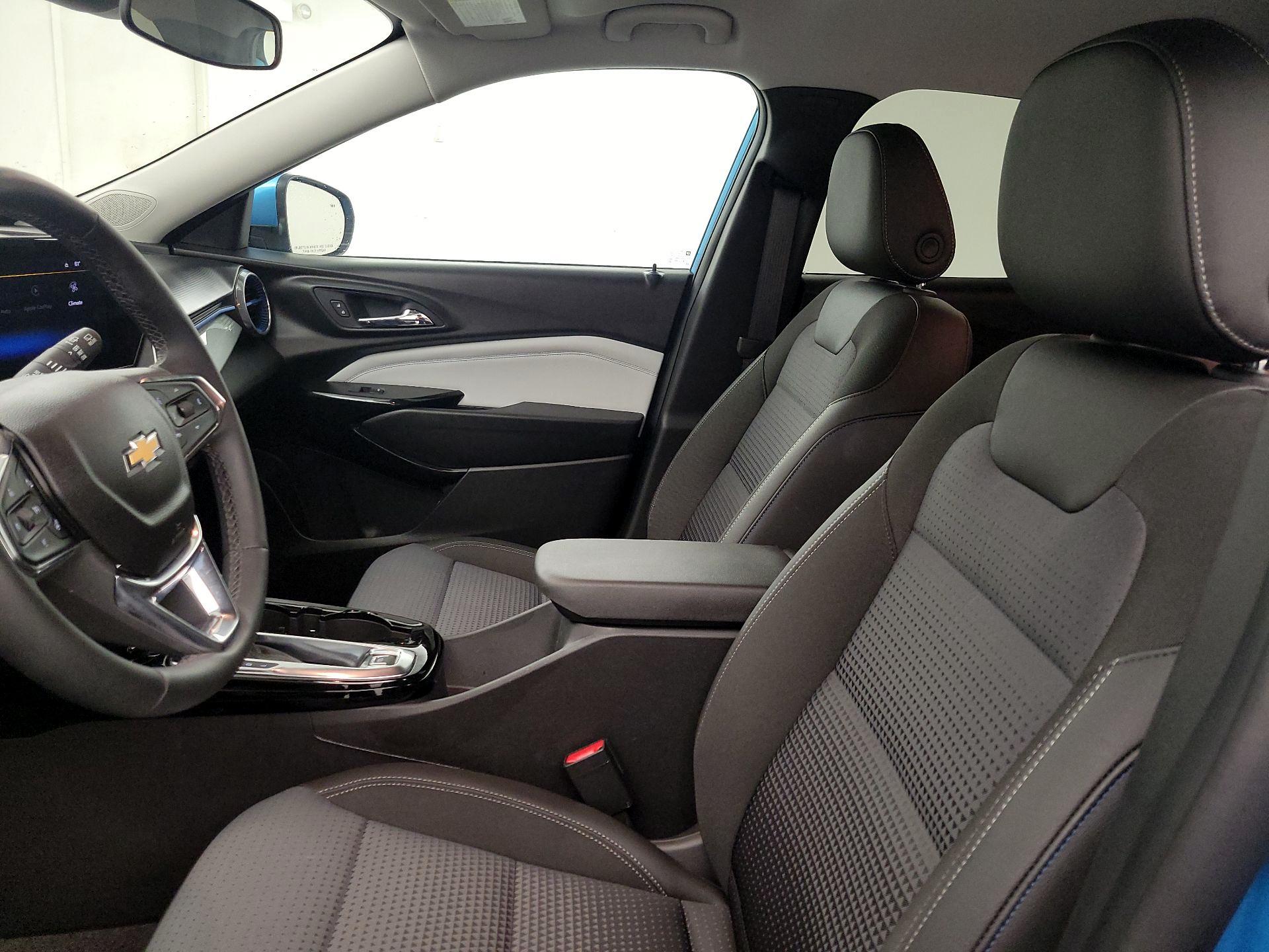 Thumbnail: 2025 Chevrolet Trax - 11