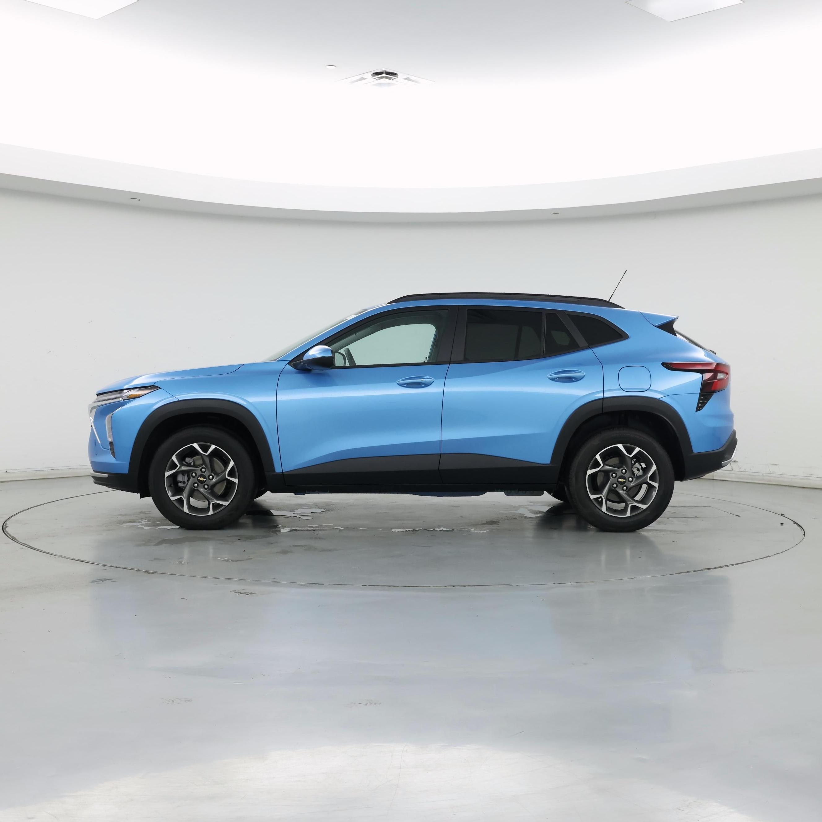 Thumbnail: 2025 Chevrolet Trax - 3