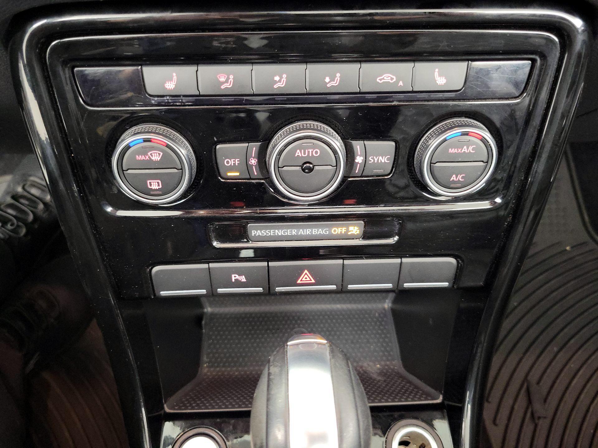 Thumbnail: 2019 Volkswagen Beetle - 17