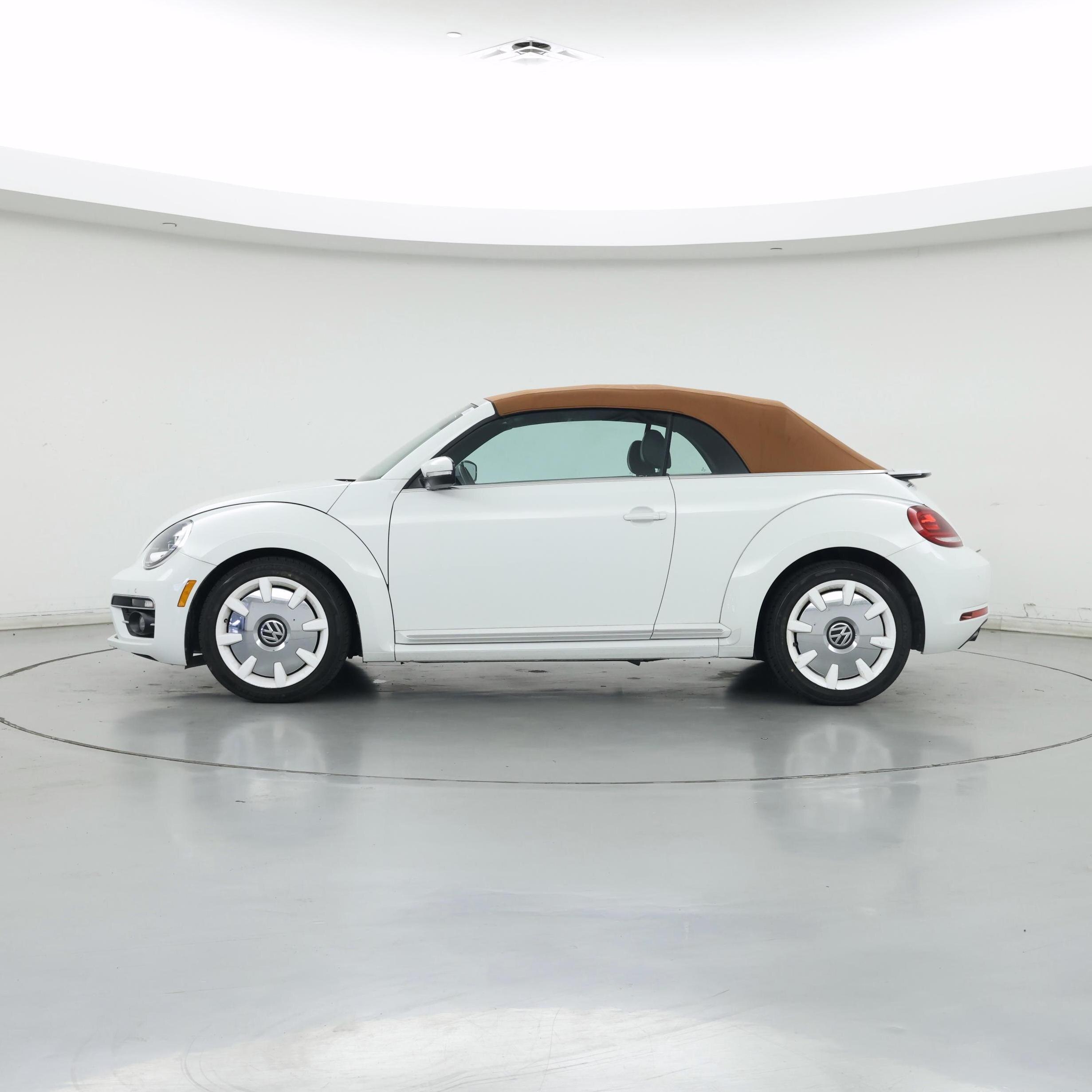 Thumbnail: 2019 Volkswagen Beetle - 3