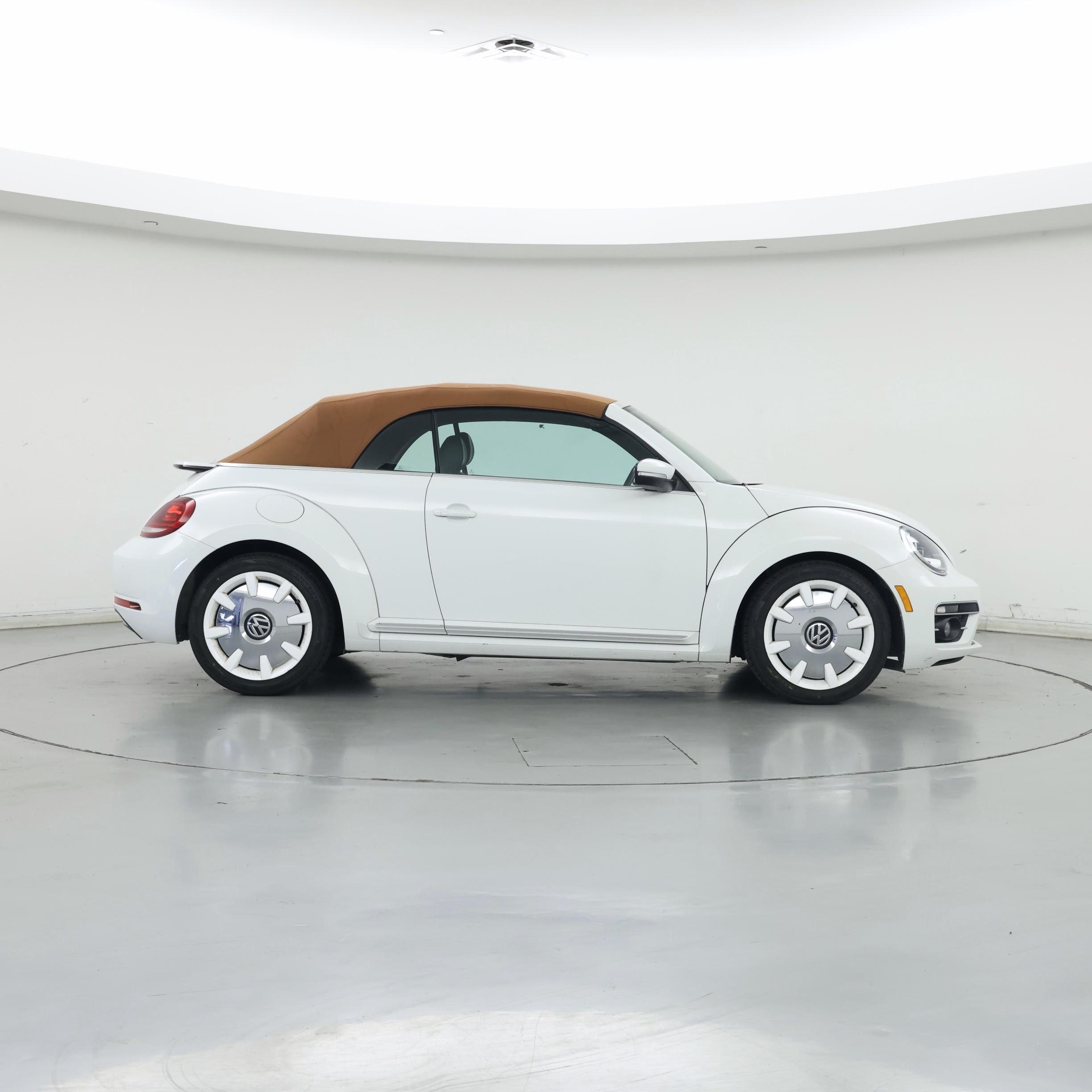 Thumbnail: 2019 Volkswagen Beetle - 7
