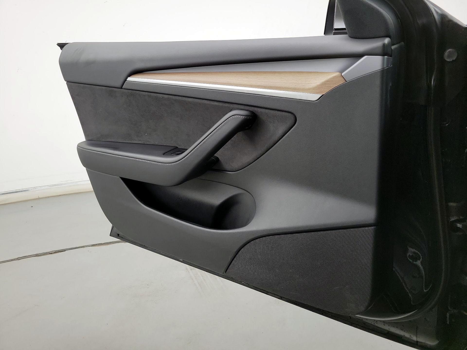 Thumbnail: 2021 Tesla Model 3 - 12