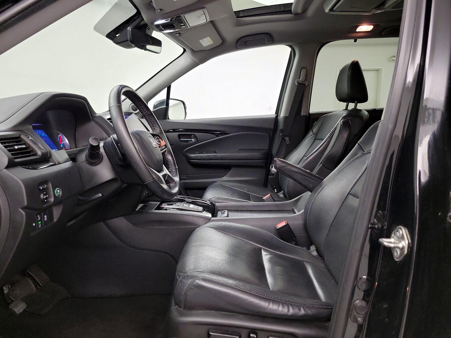 Thumbnail: 2019 Honda Pilot - 11