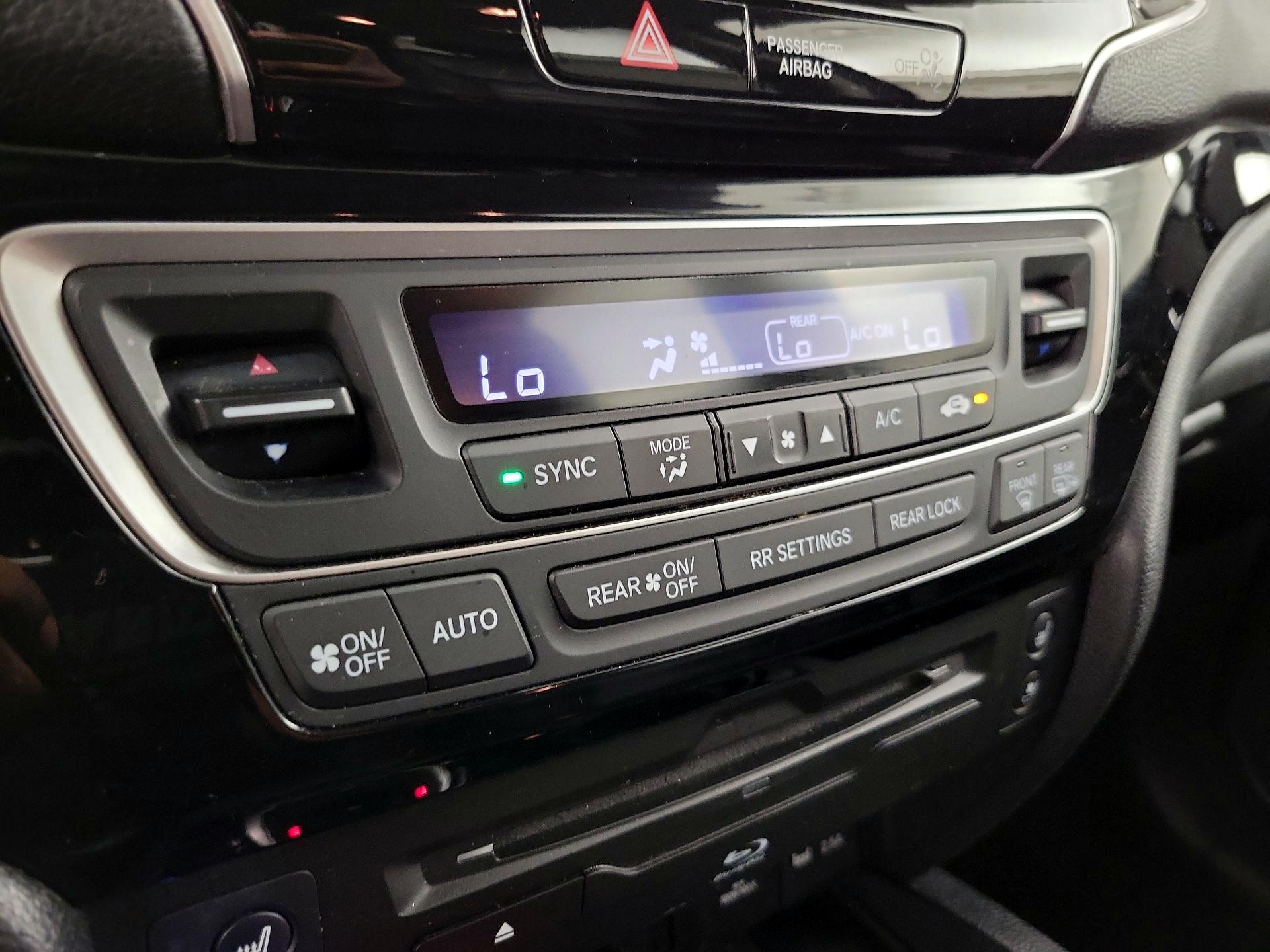 Thumbnail: 2019 Honda Pilot - 17