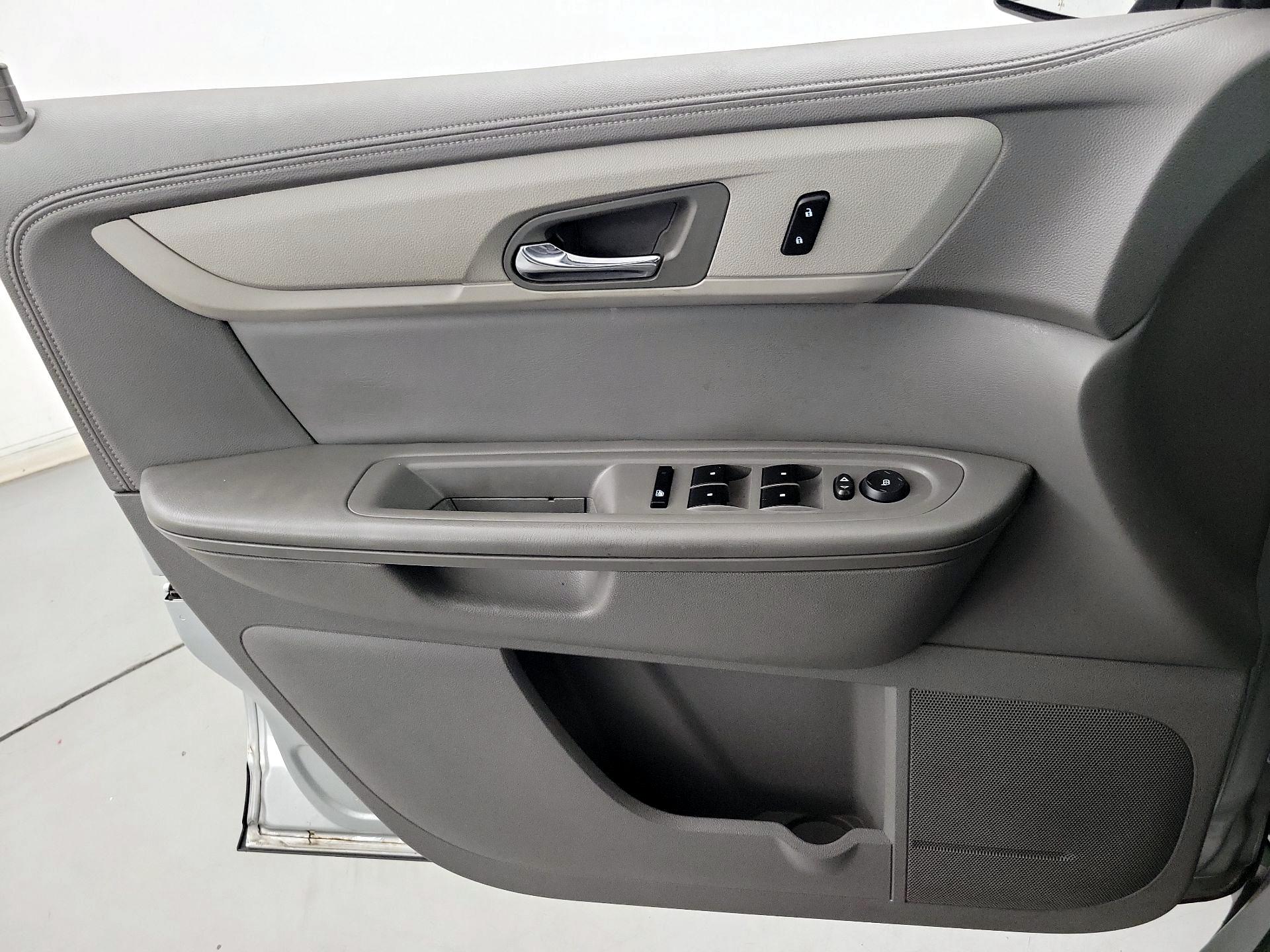 Thumbnail: 2016 Chevrolet Traverse - 12