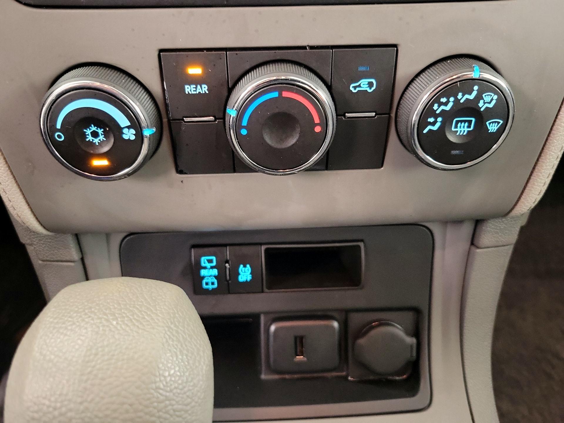 Thumbnail: 2016 Chevrolet Traverse - 16