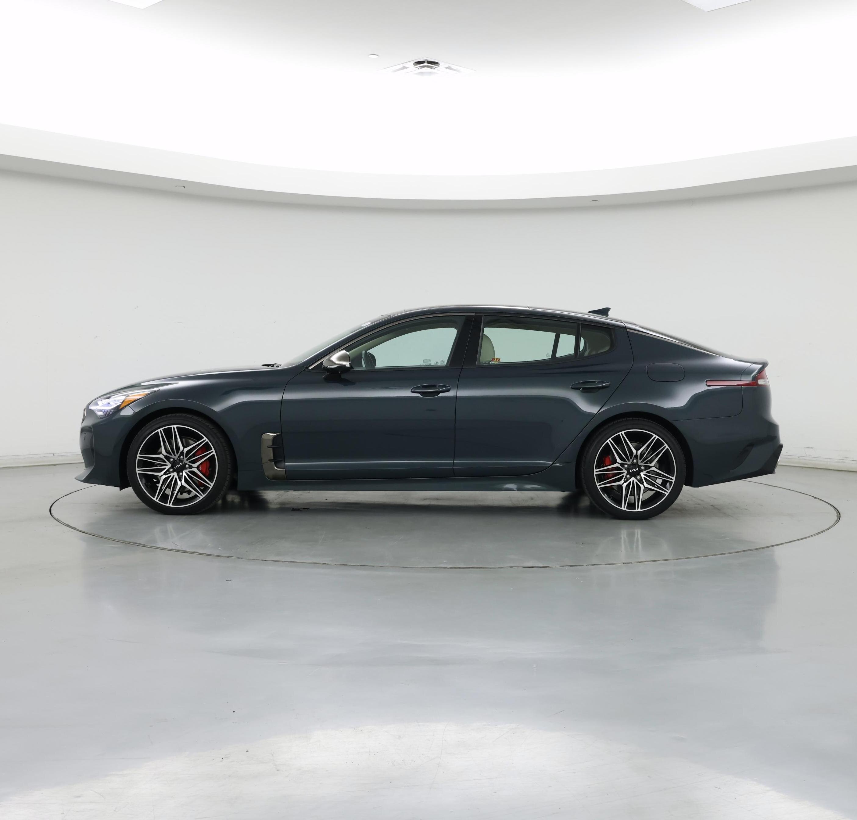 Thumbnail: 2022 Kia Stinger - 3