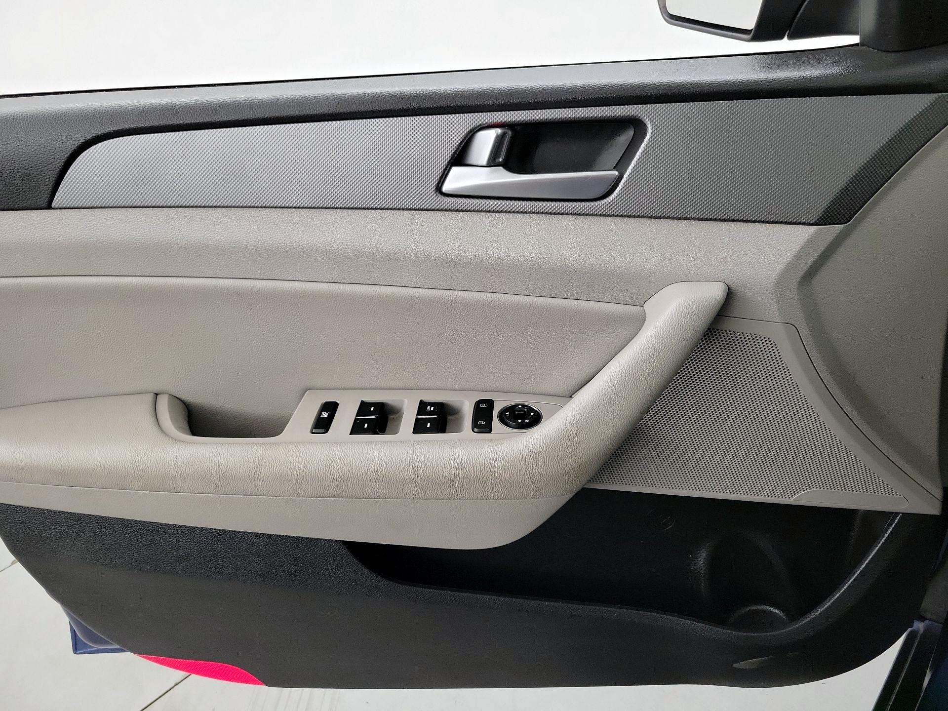 Thumbnail: 2015 Hyundai Sonata - 12