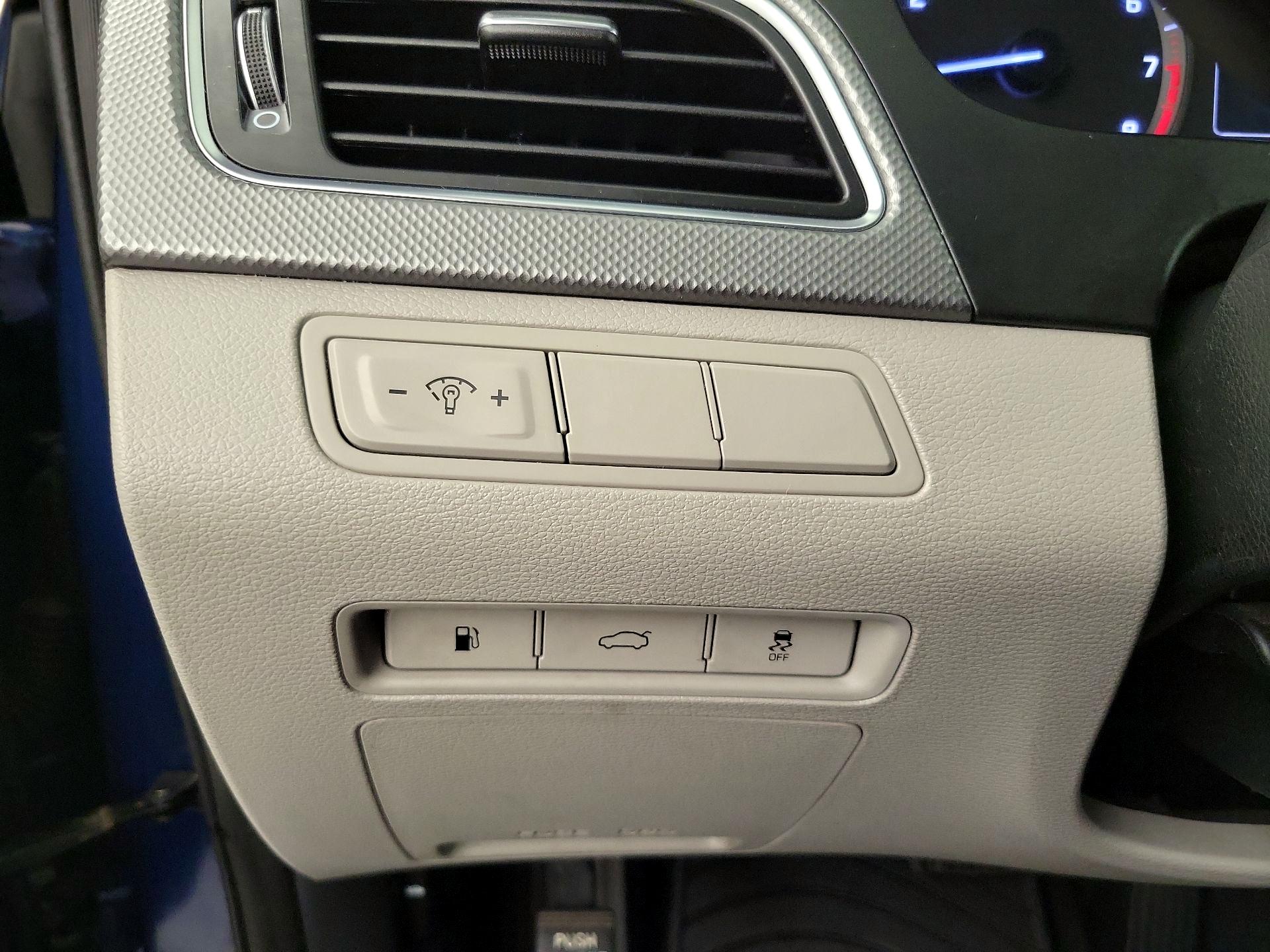 Thumbnail: 2015 Hyundai Sonata - 13