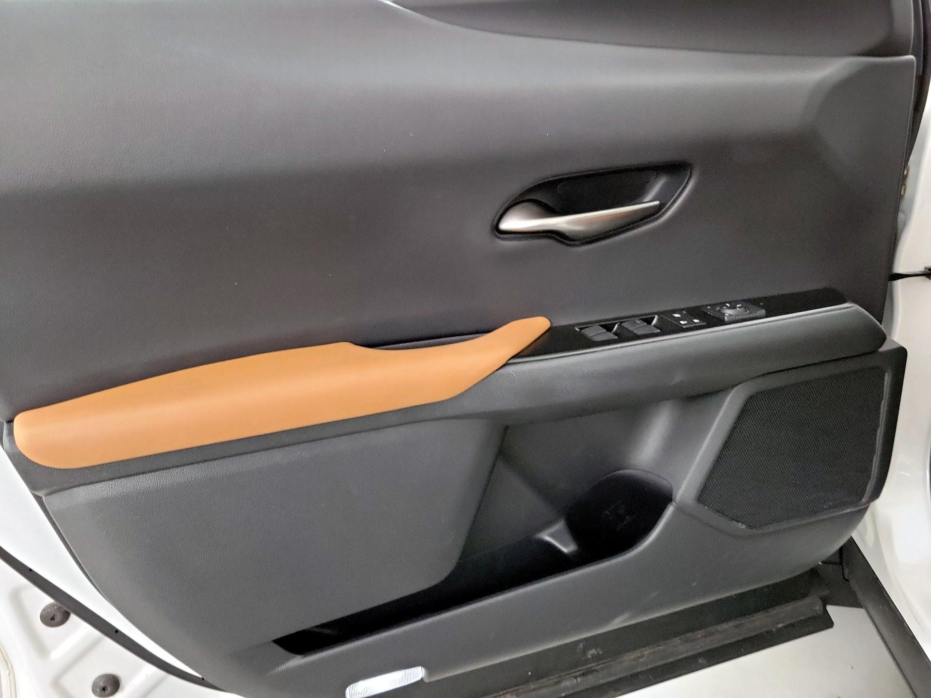 Thumbnail: 2019 Lexus UX - 12