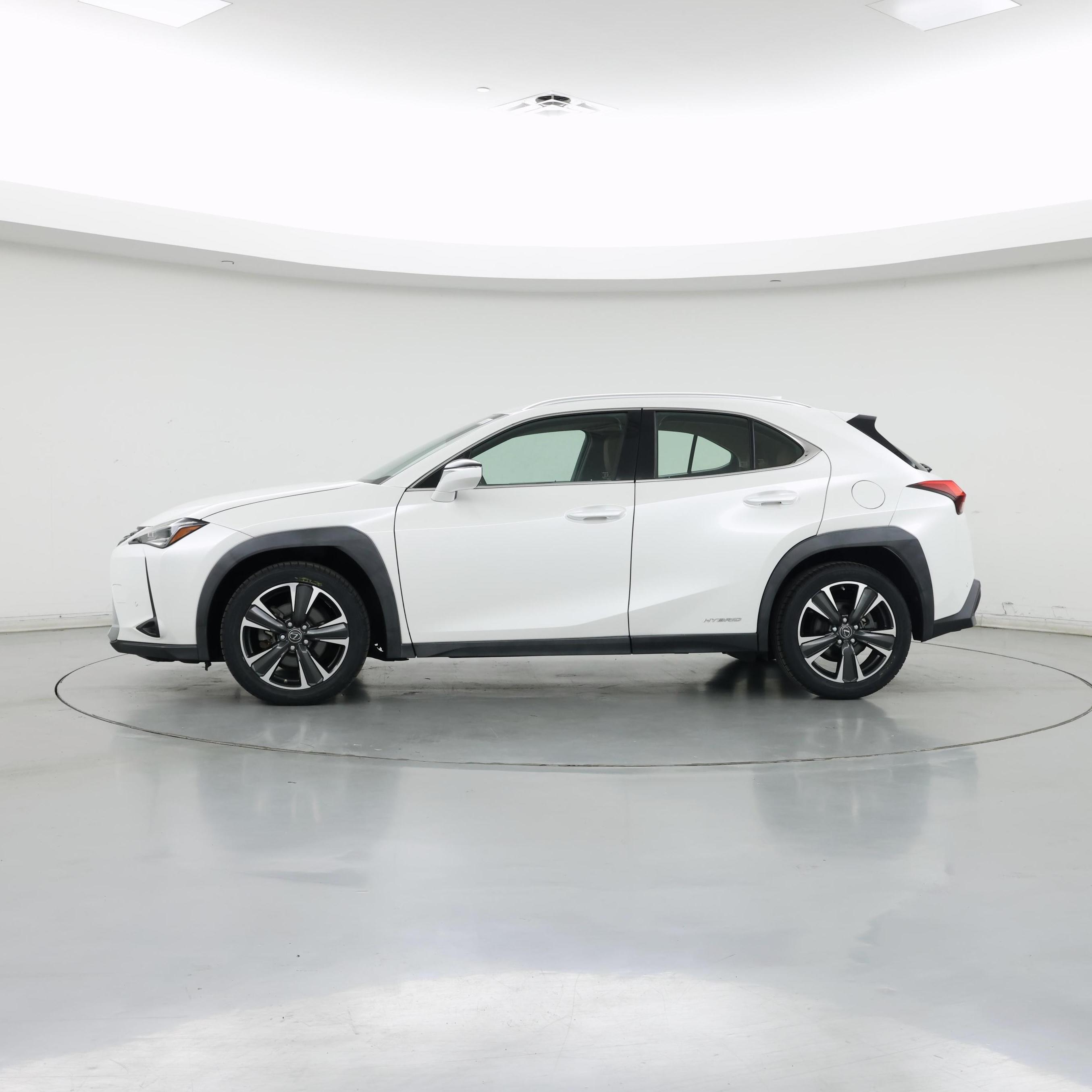 Thumbnail: 2019 Lexus UX - 3
