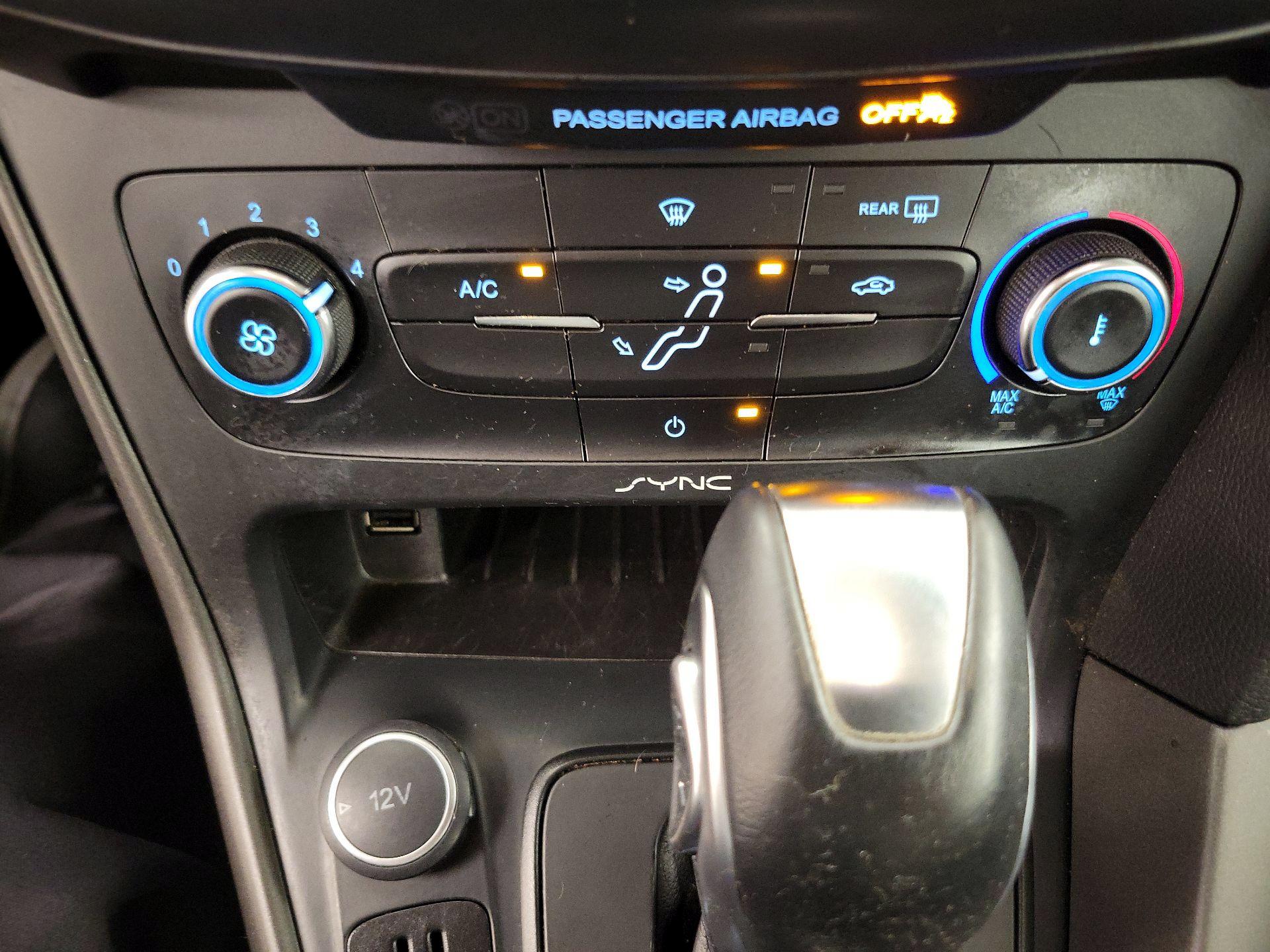 Thumbnail: 2015 Ford Focus - 16