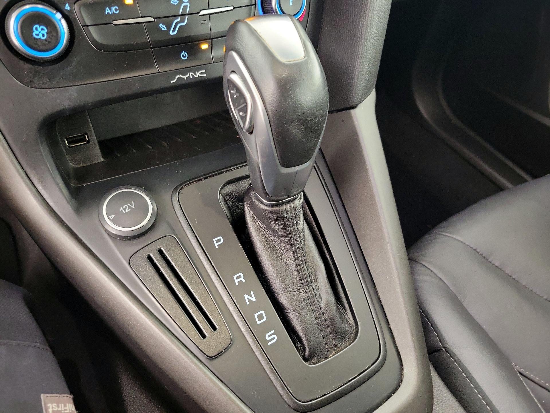Thumbnail: 2015 Ford Focus - 17