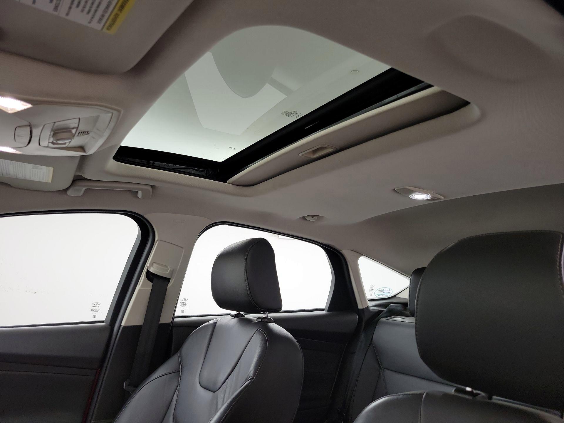 Thumbnail: 2015 Ford Focus - 19