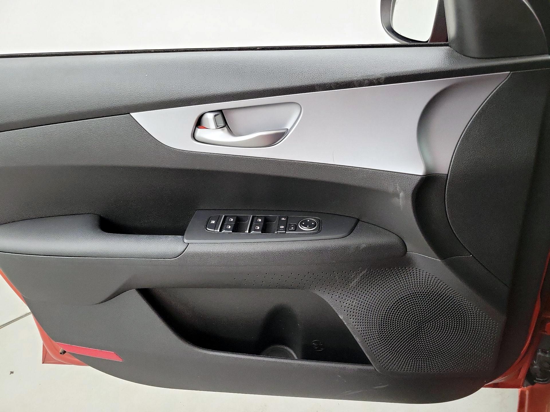 Thumbnail: 2023 Kia Forte - 12