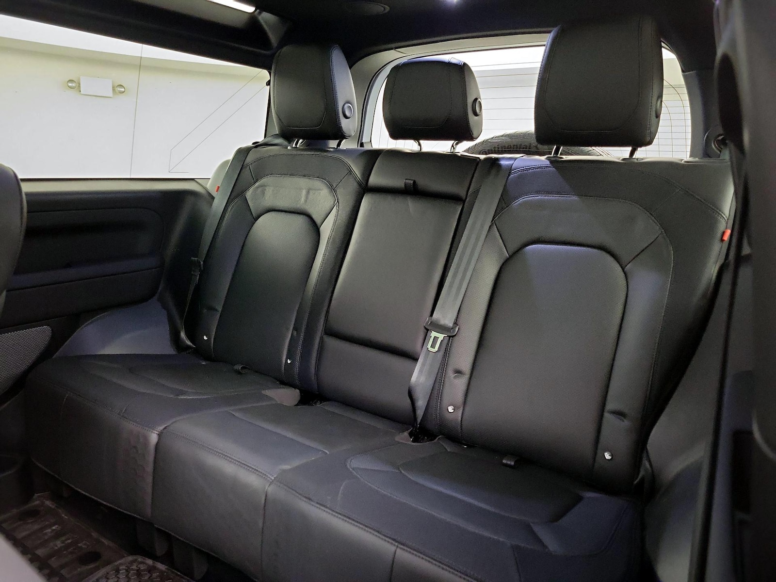 2024 Land Rover Defender X-Dynamic SE - Photo 22