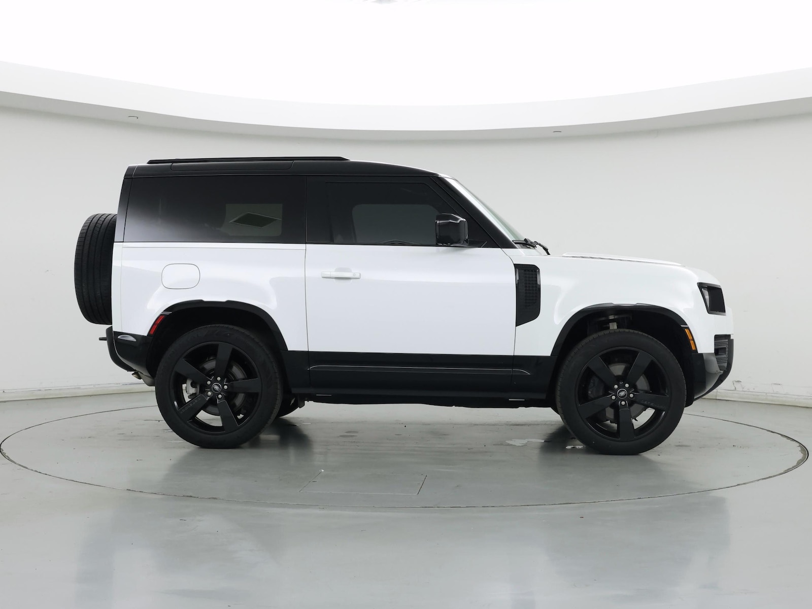 2024 Land Rover Defender X-Dynamic SE - Photo 8
