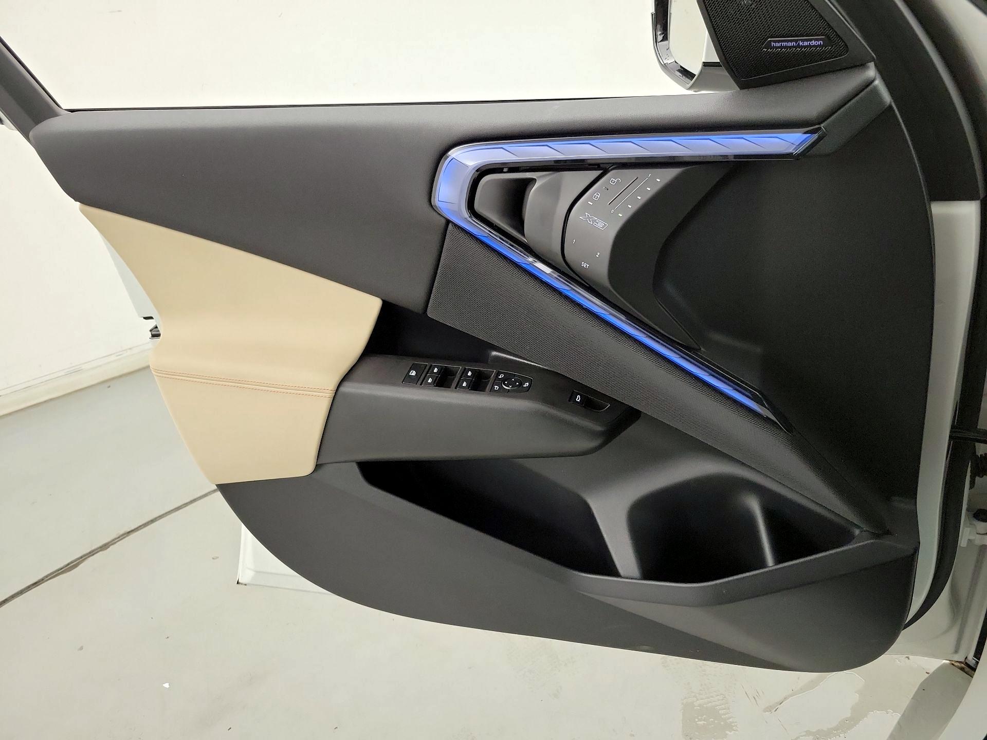 Thumbnail: 2025 BMW X3 - 12