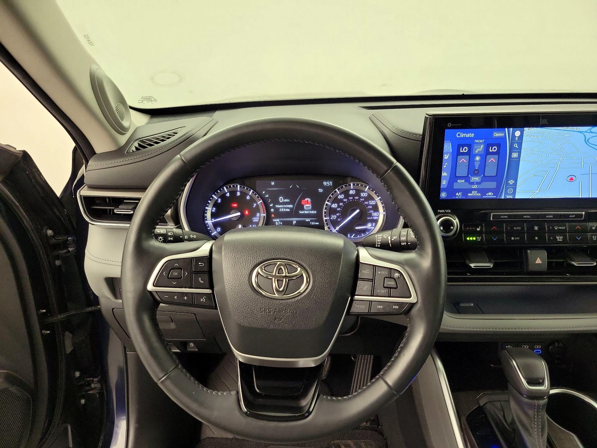 Thumbnail: 2022 Toyota Highlander - 10