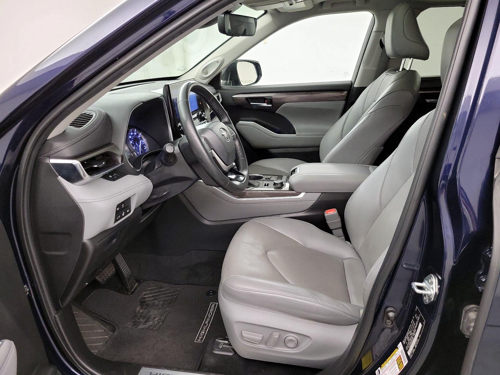 Thumbnail: 2022 Toyota Highlander - 11