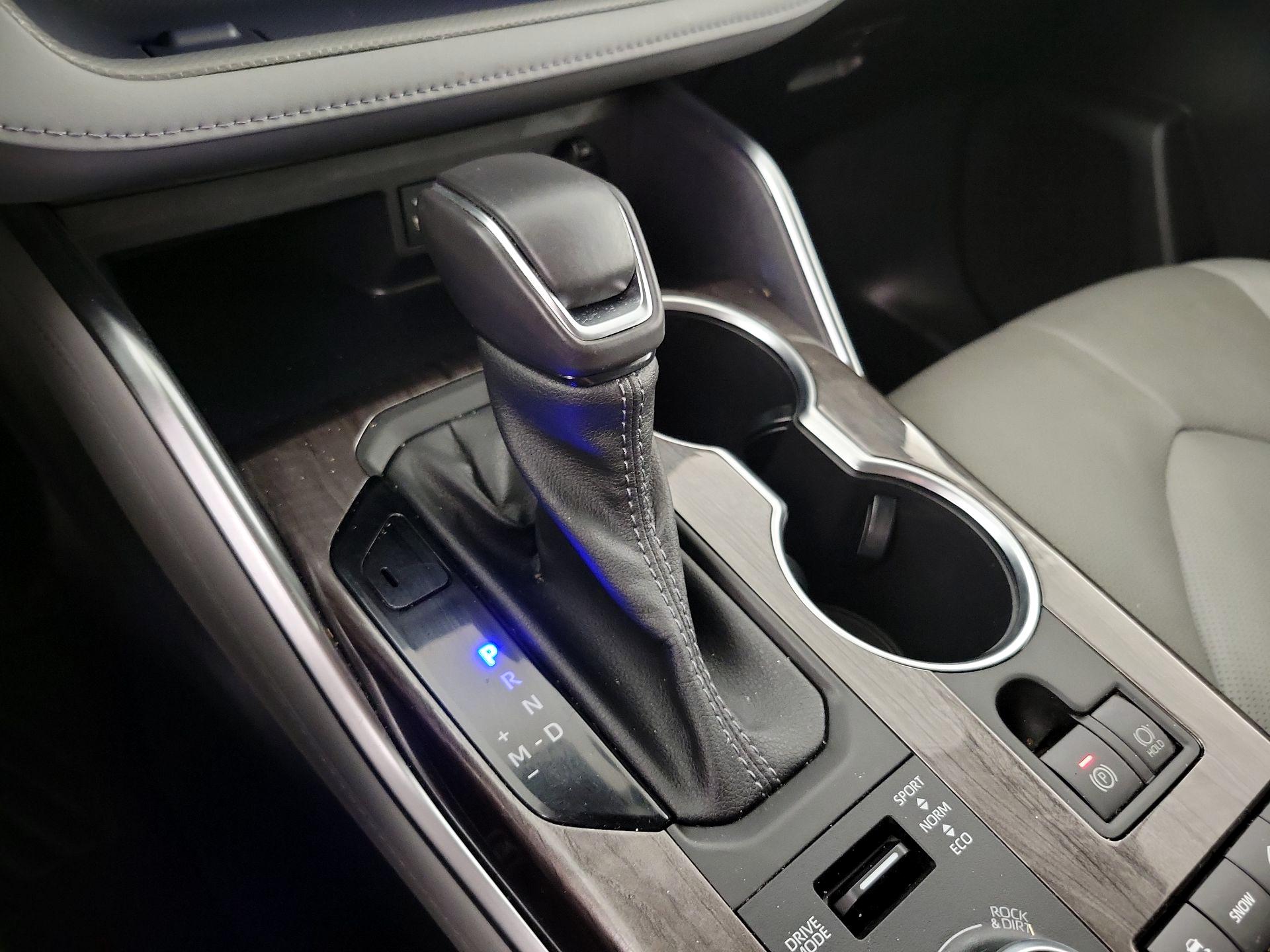 Thumbnail: 2022 Toyota Highlander - 18