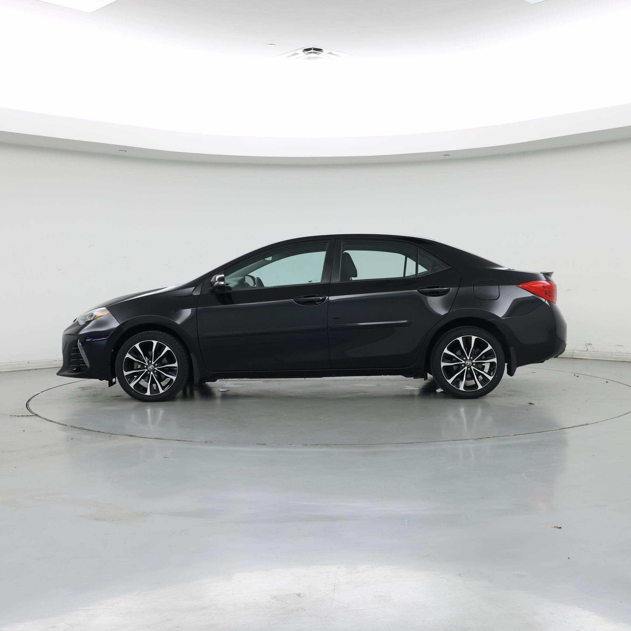 Thumbnail: 2018 Toyota Corolla - 3
