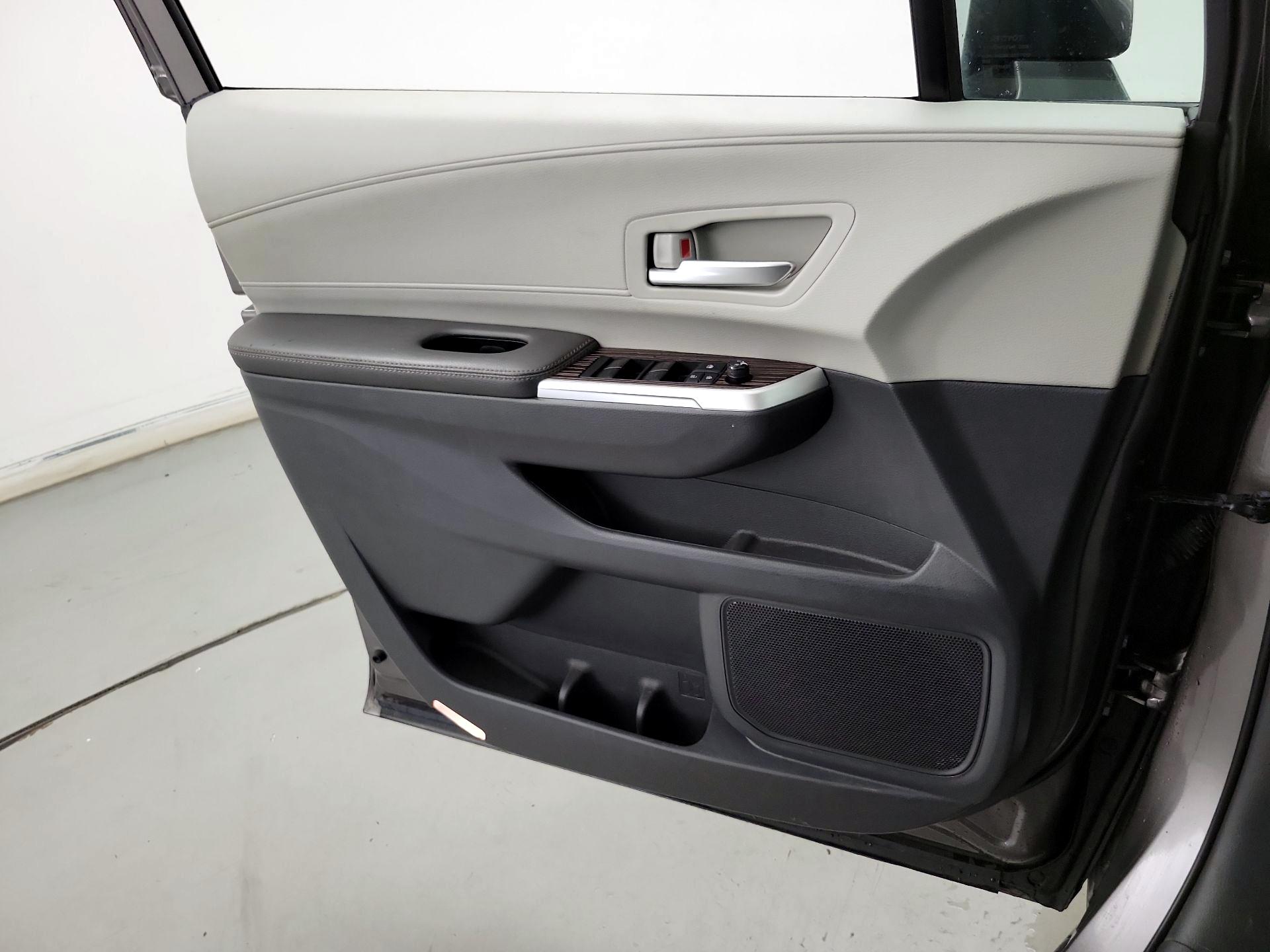 Thumbnail: 2024 Toyota Sienna - 12