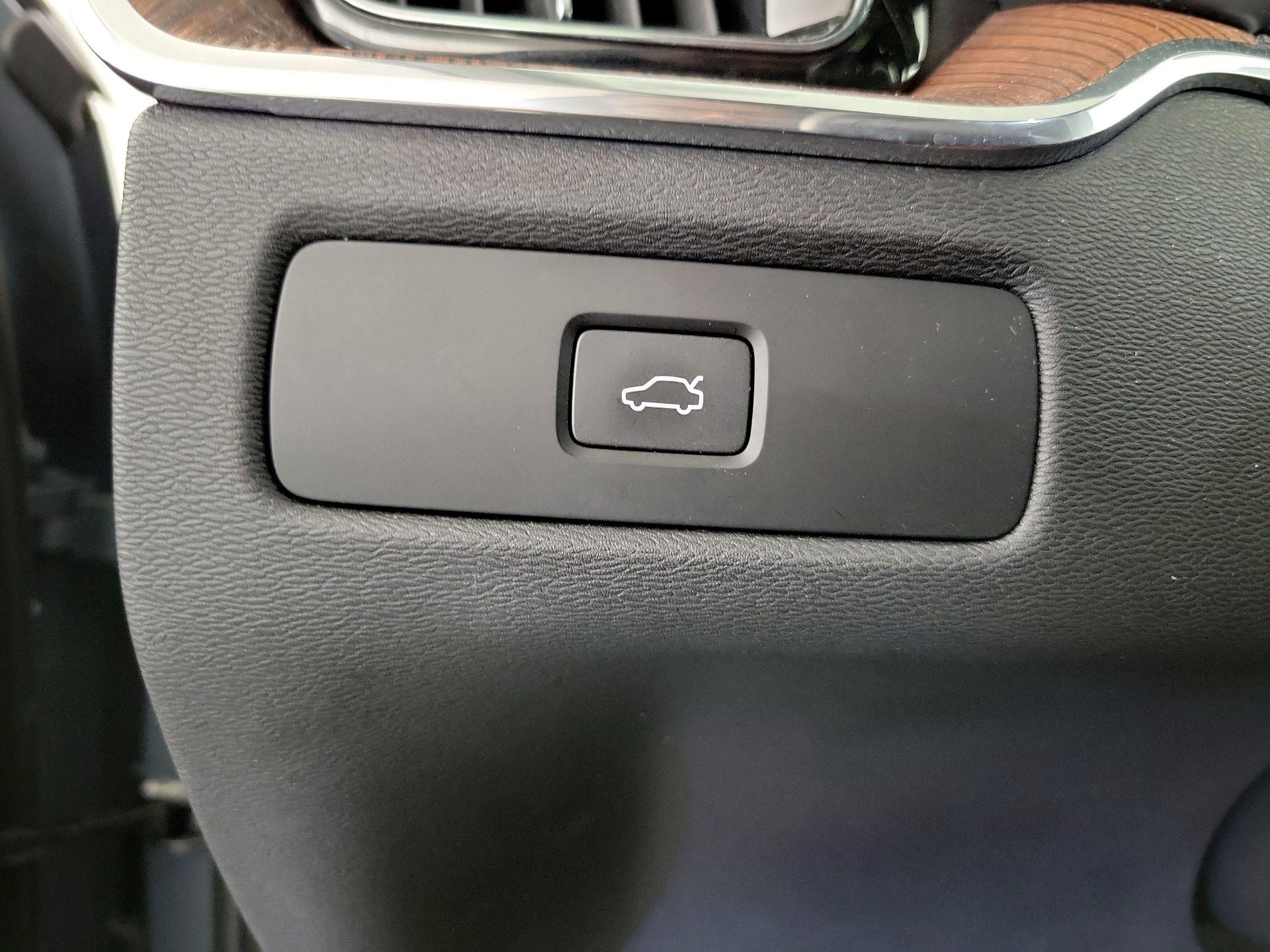 Thumbnail: 2023 Volvo XC60 - 13