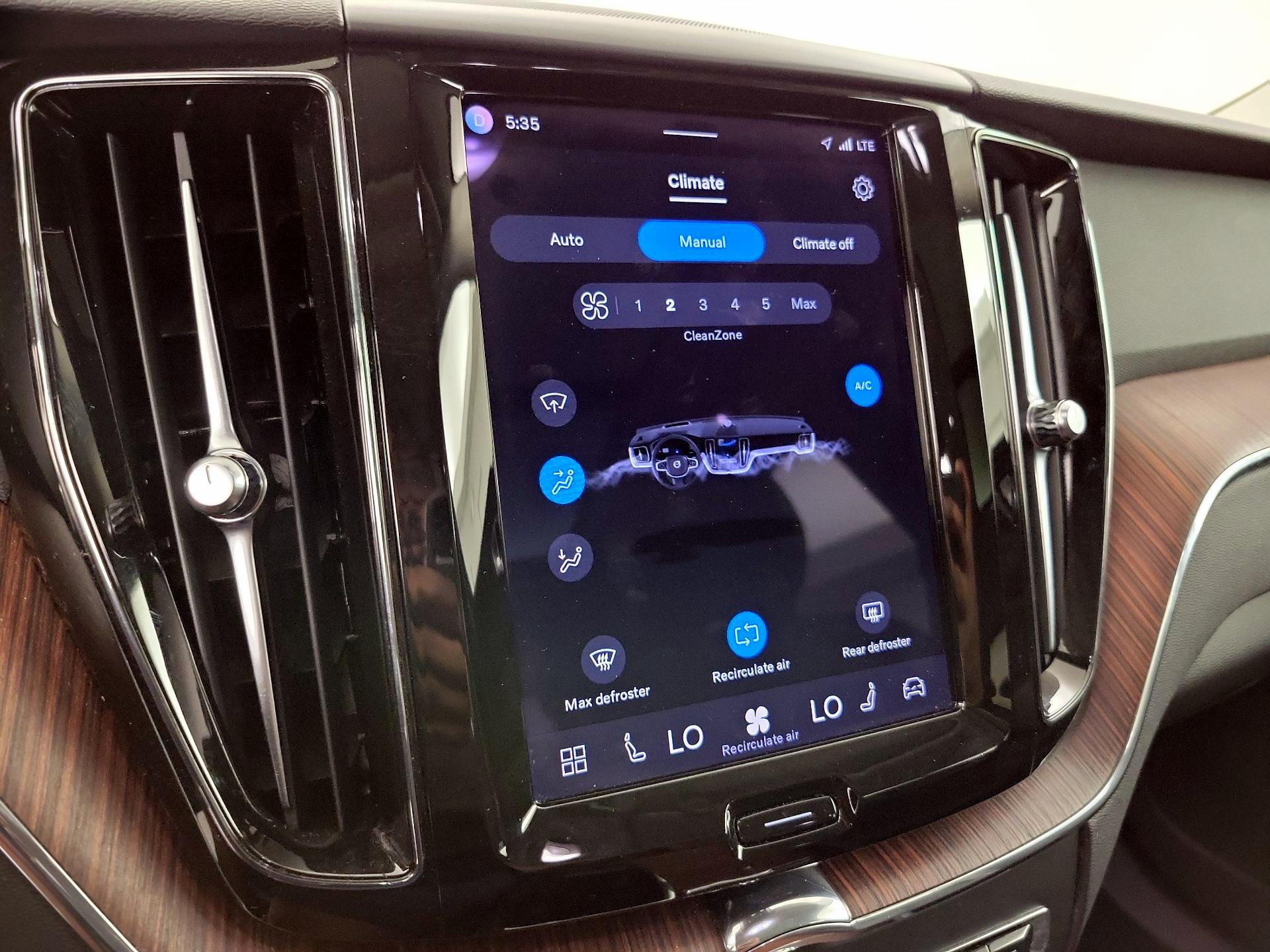 Thumbnail: 2023 Volvo XC60 - 17