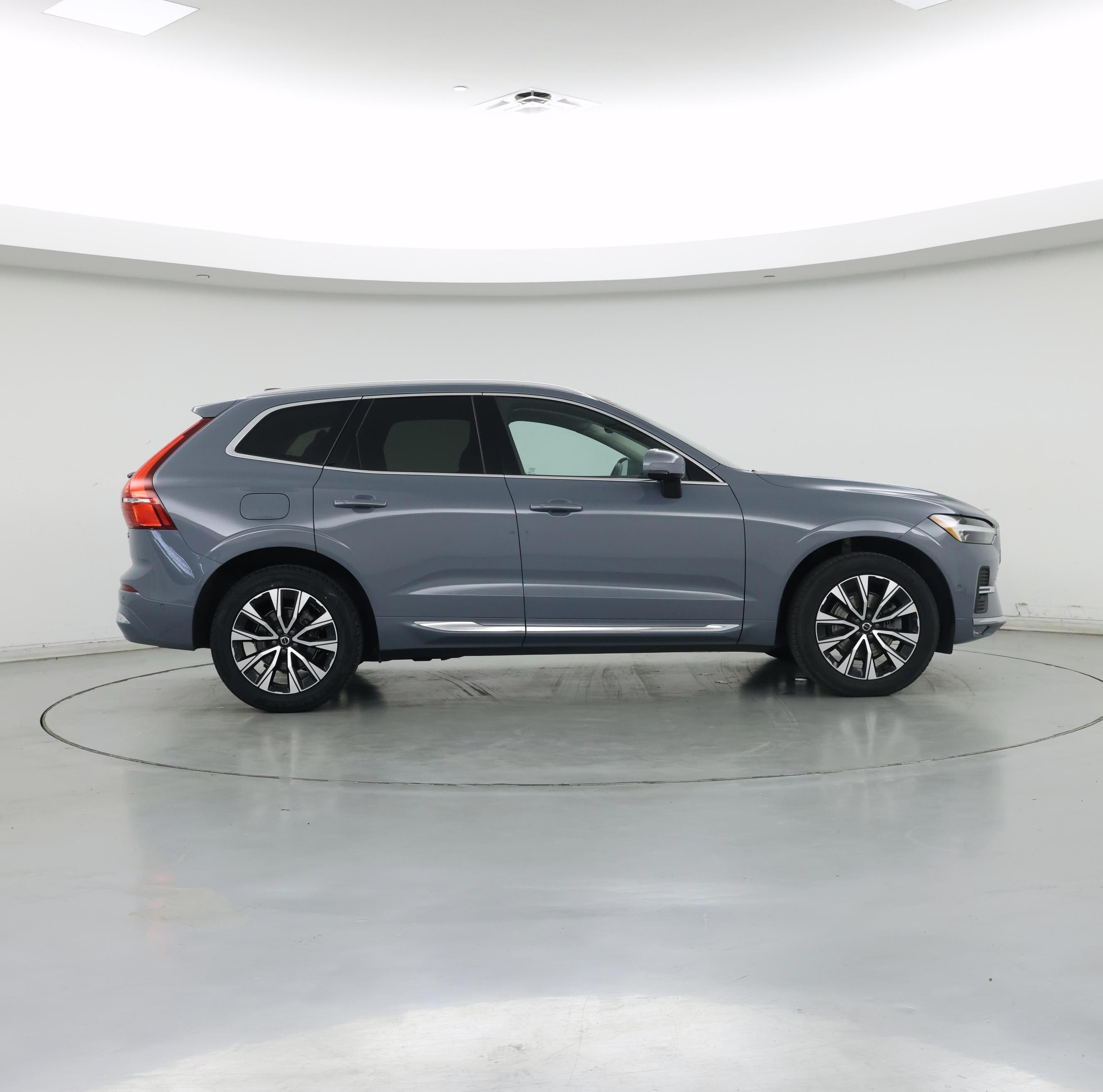 Thumbnail: 2023 Volvo XC60 - 7