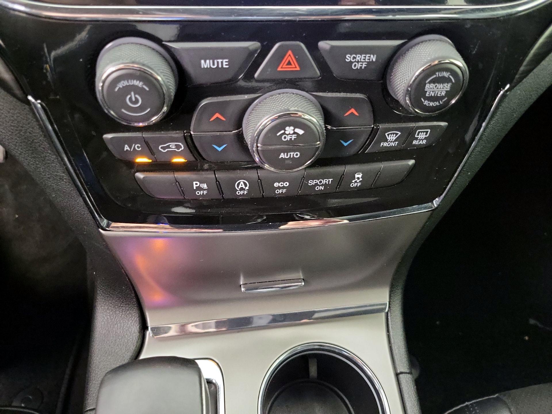 Thumbnail: 2022 Jeep Grand Cherokee - 17