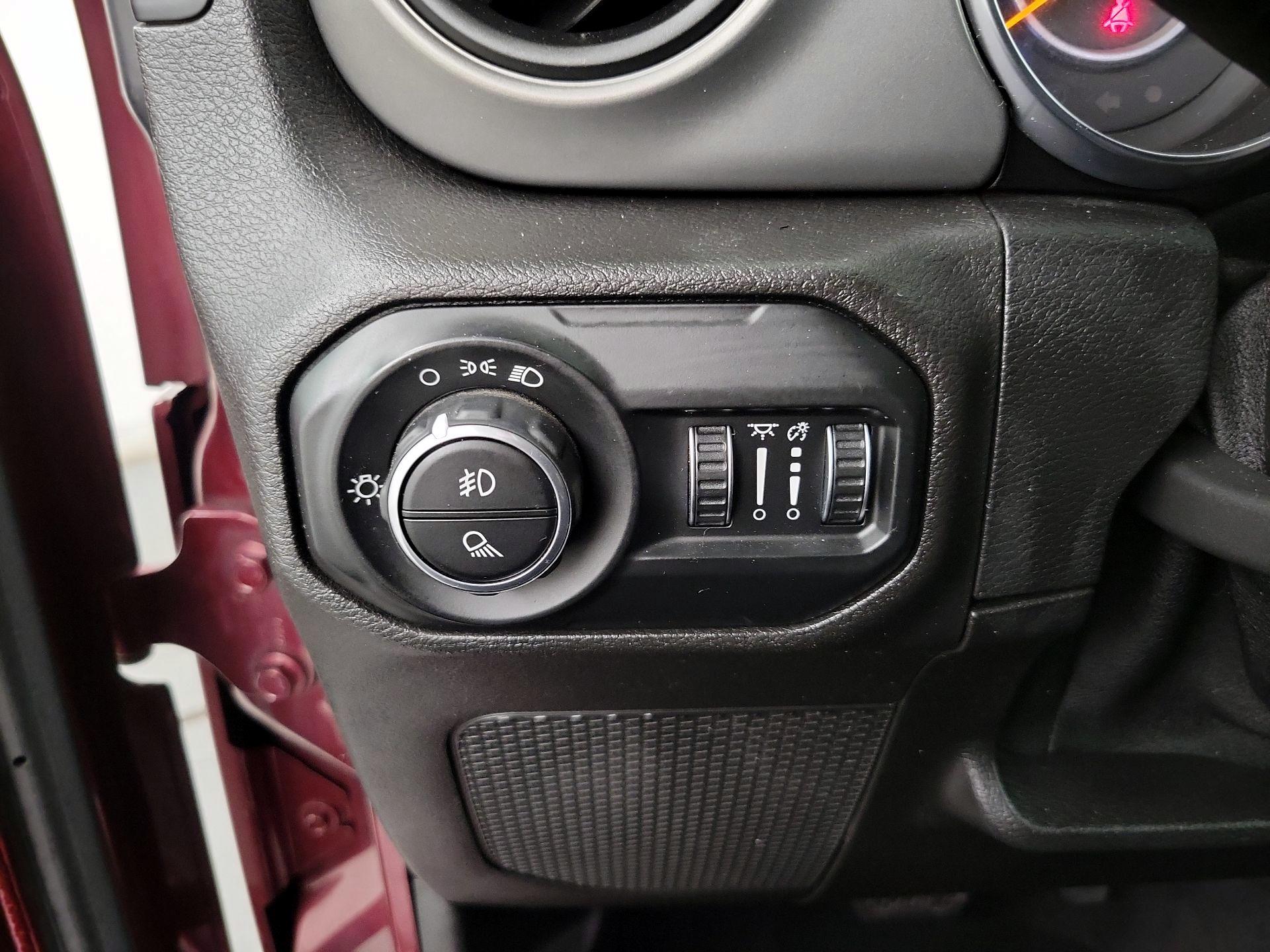 Thumbnail: 2021 Jeep Gladiator - 11