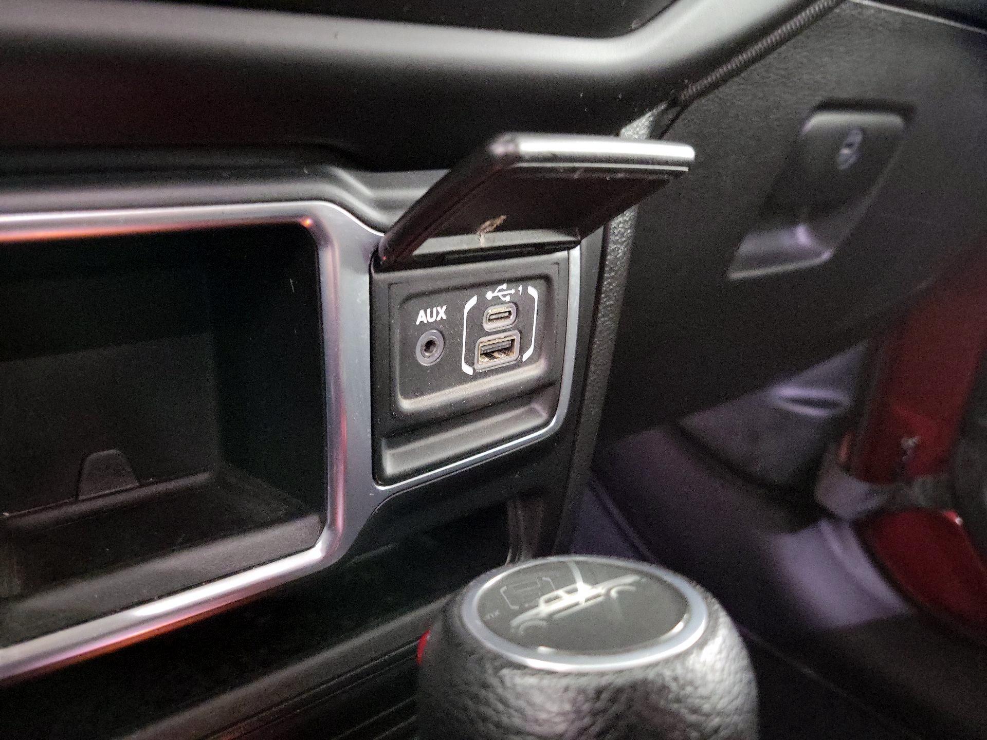 Thumbnail: 2021 Jeep Gladiator - 16