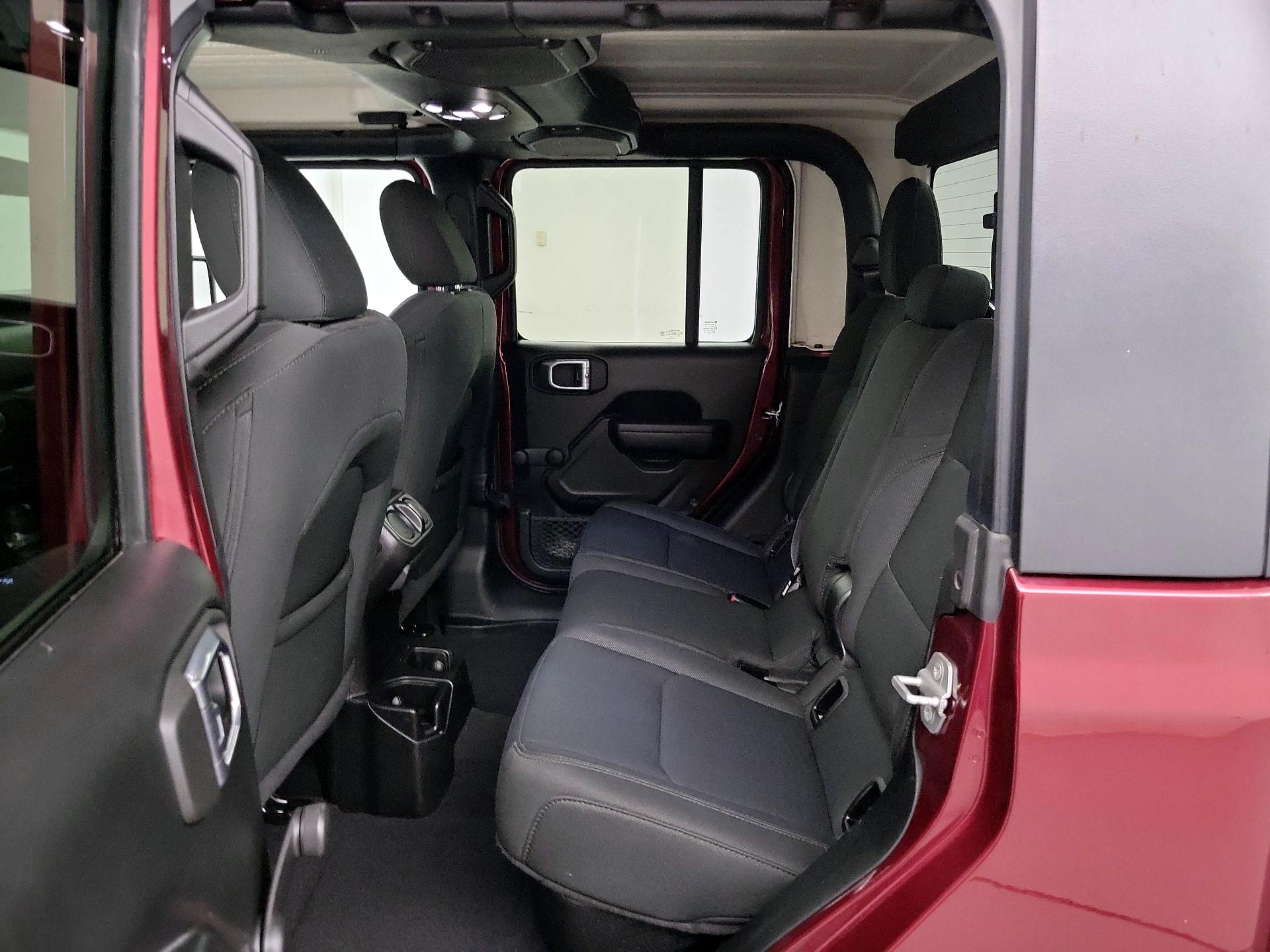 Thumbnail: 2021 Jeep Gladiator - 17