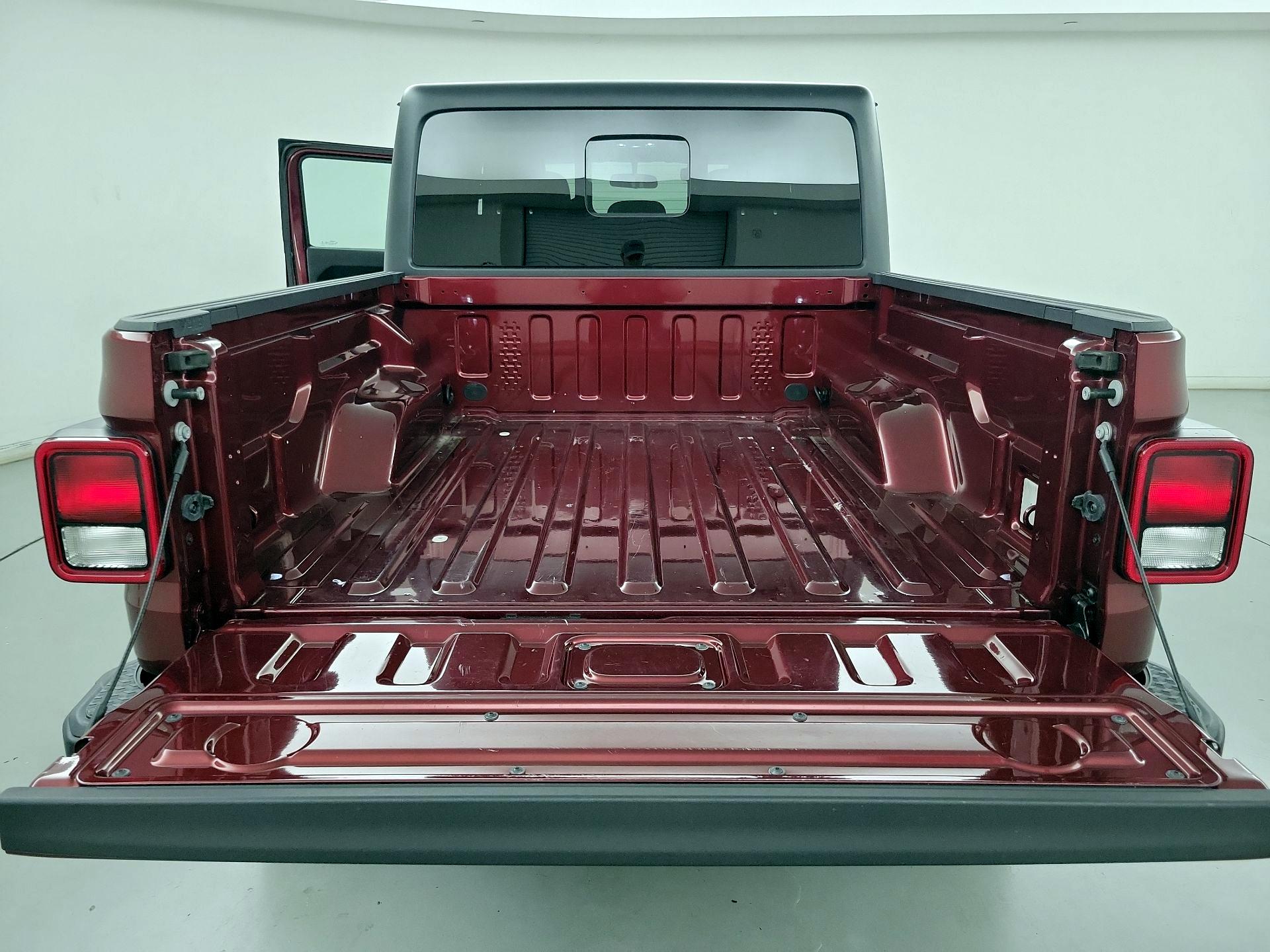 Thumbnail: 2021 Jeep Gladiator - 18