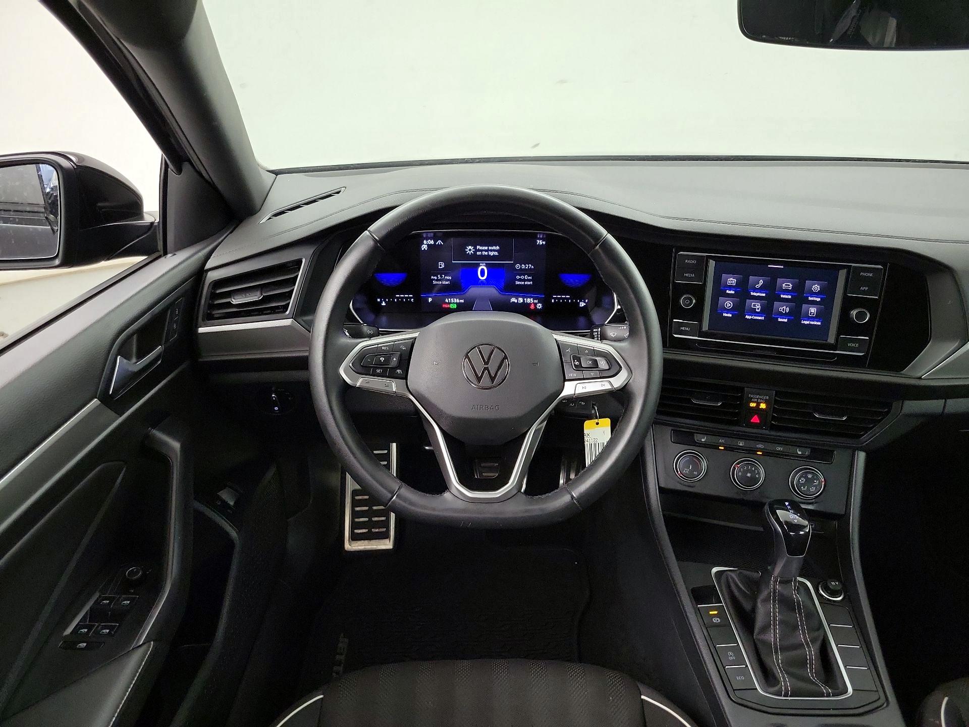 Thumbnail: 2024 Volkswagen Jetta - 10