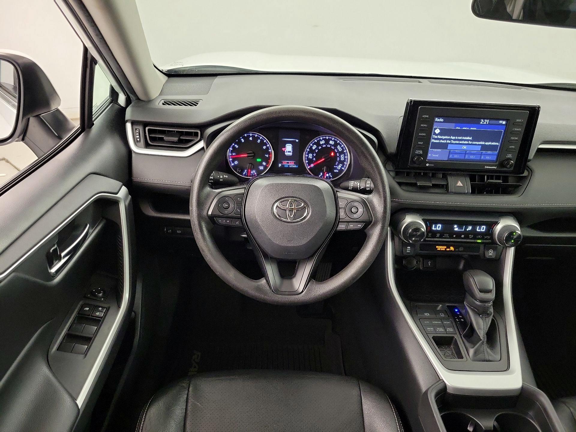 Thumbnail: 2021 Toyota RAV4 - 10