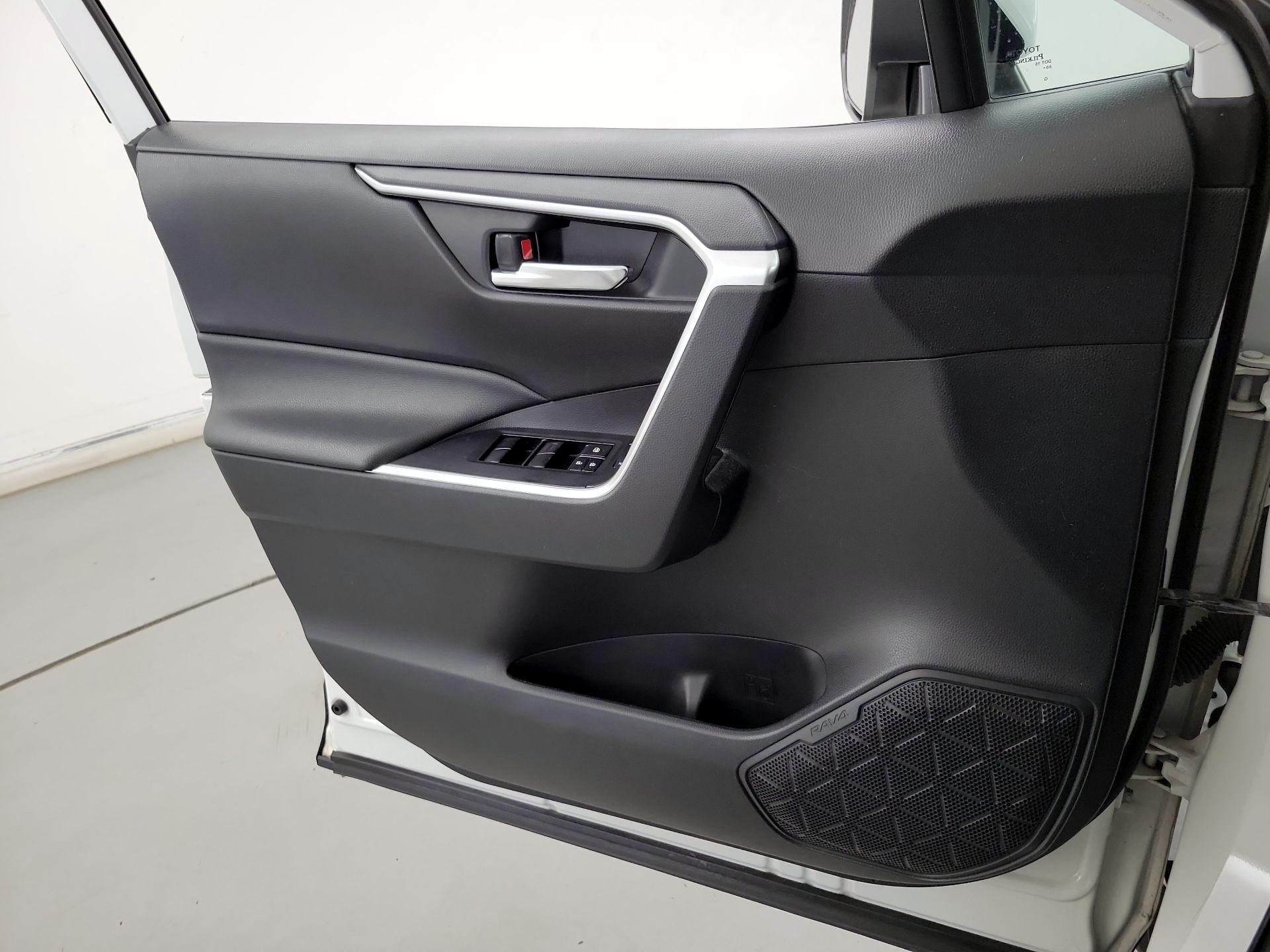 Thumbnail: 2021 Toyota RAV4 - 12