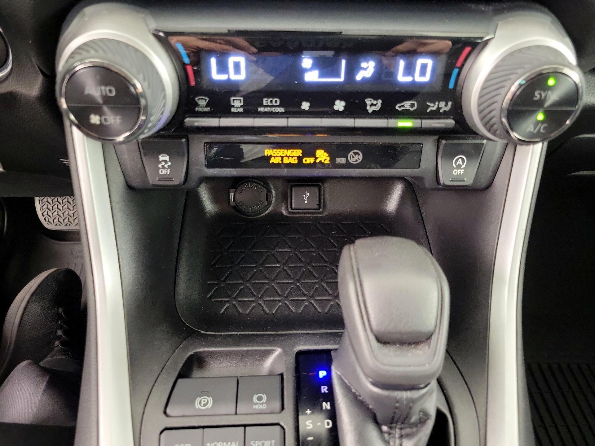 Thumbnail: 2021 Toyota RAV4 - 17