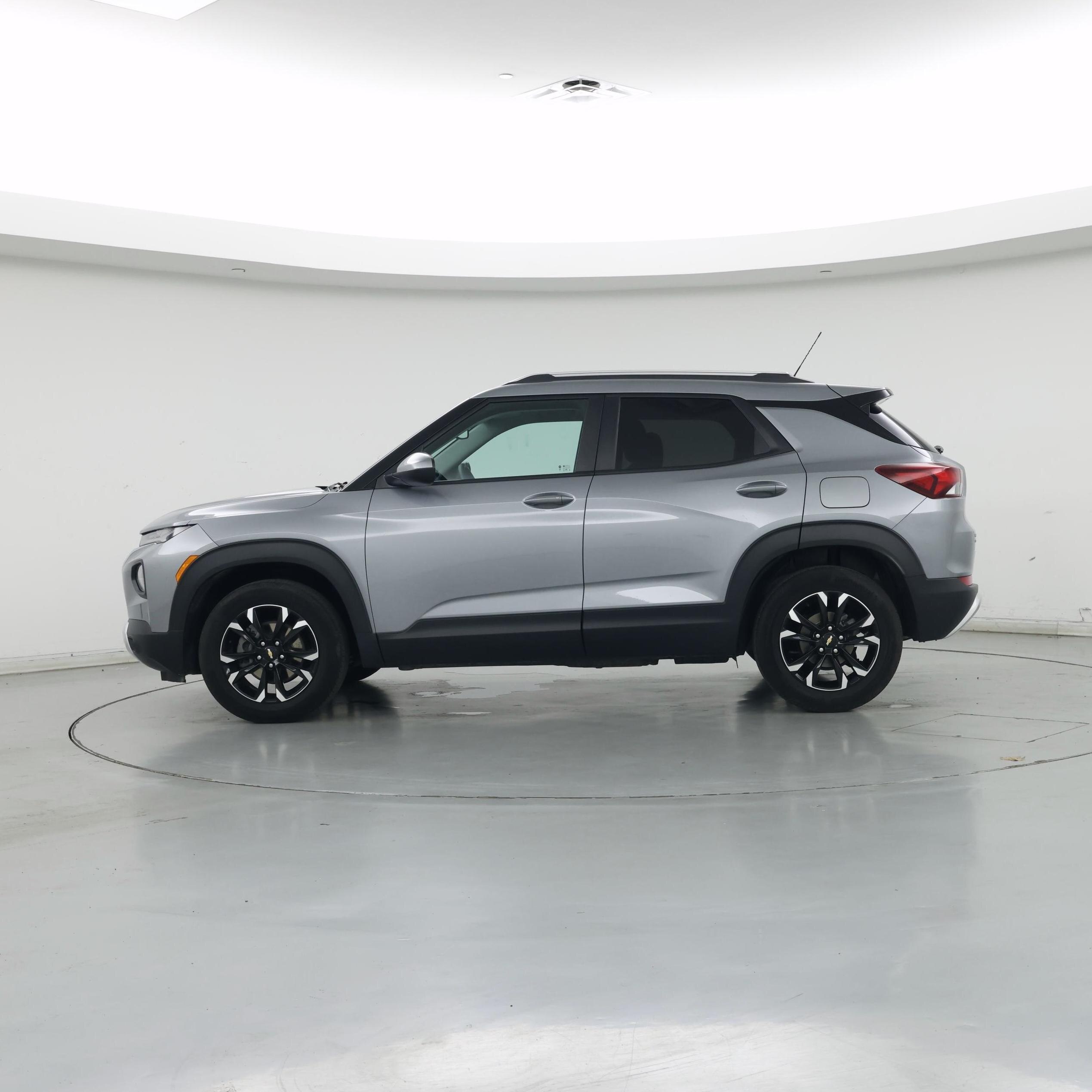 Thumbnail: 2023 Chevrolet TrailBlazer - 3