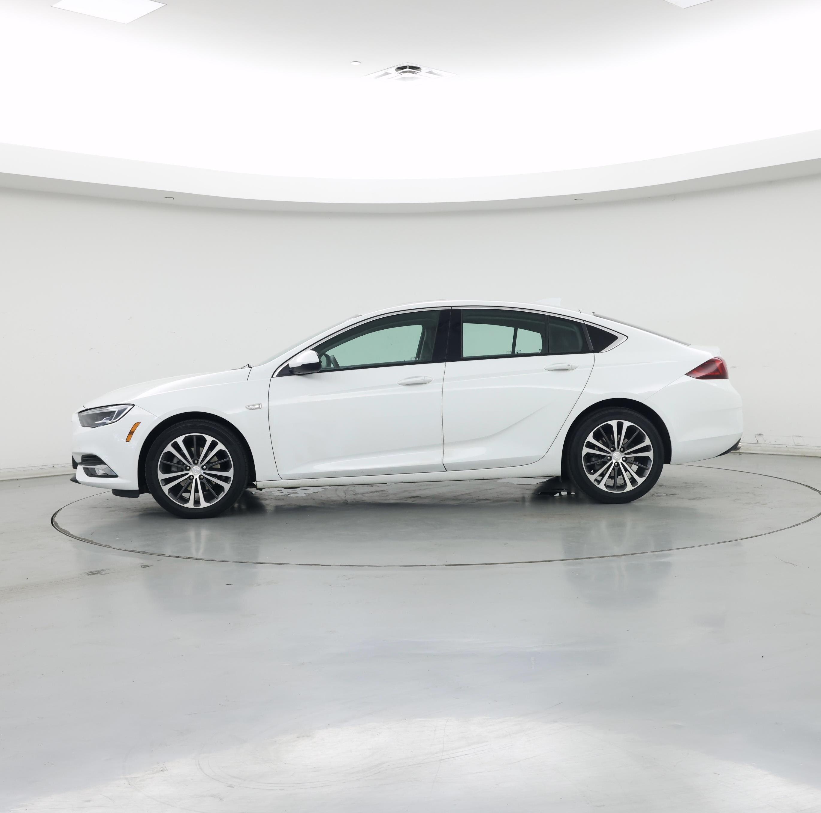 Thumbnail: 2018 Buick Regal - 3