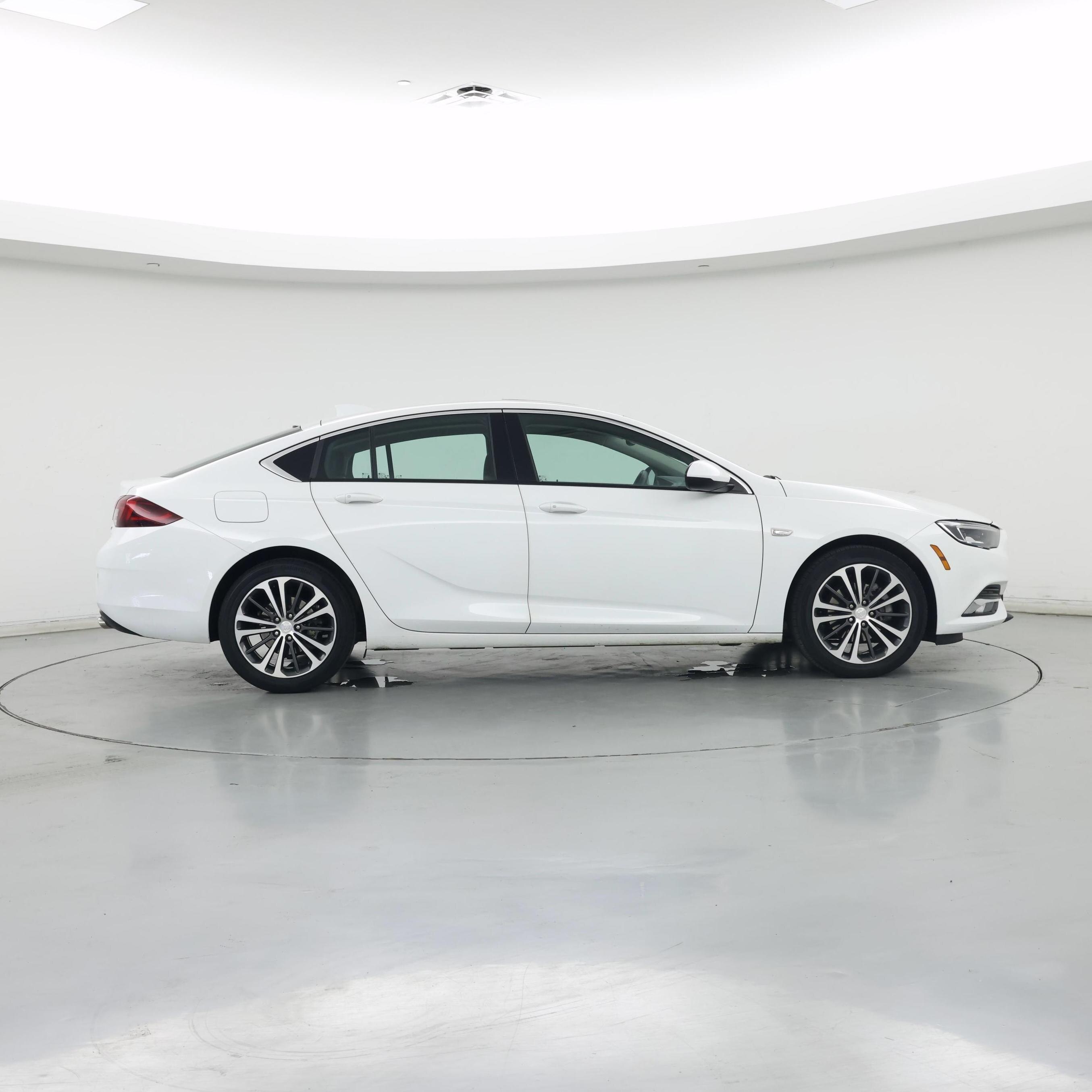 Thumbnail: 2018 Buick Regal - 7