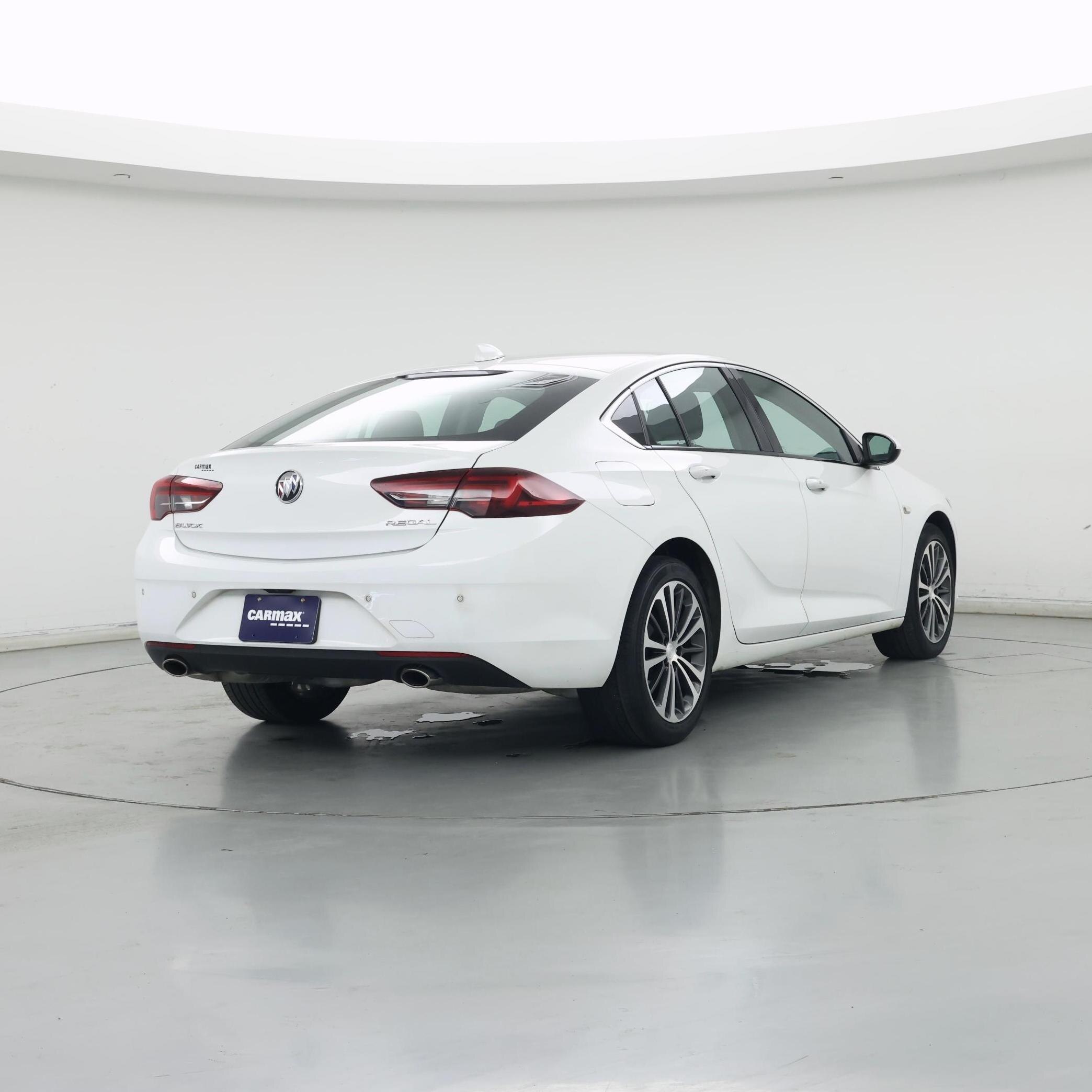 Thumbnail: 2018 Buick Regal - 8