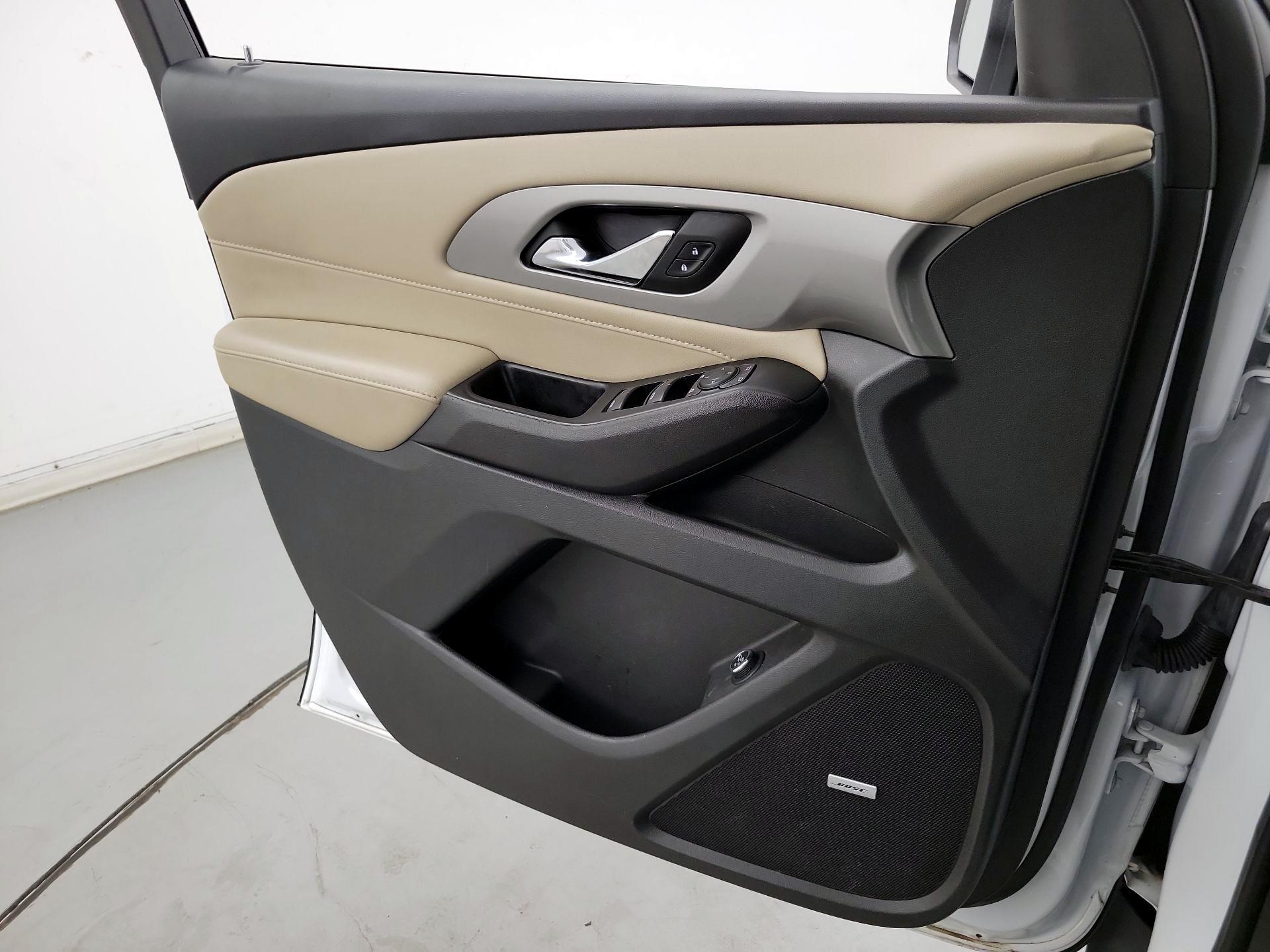Thumbnail: 2023 Chevrolet Traverse - 10