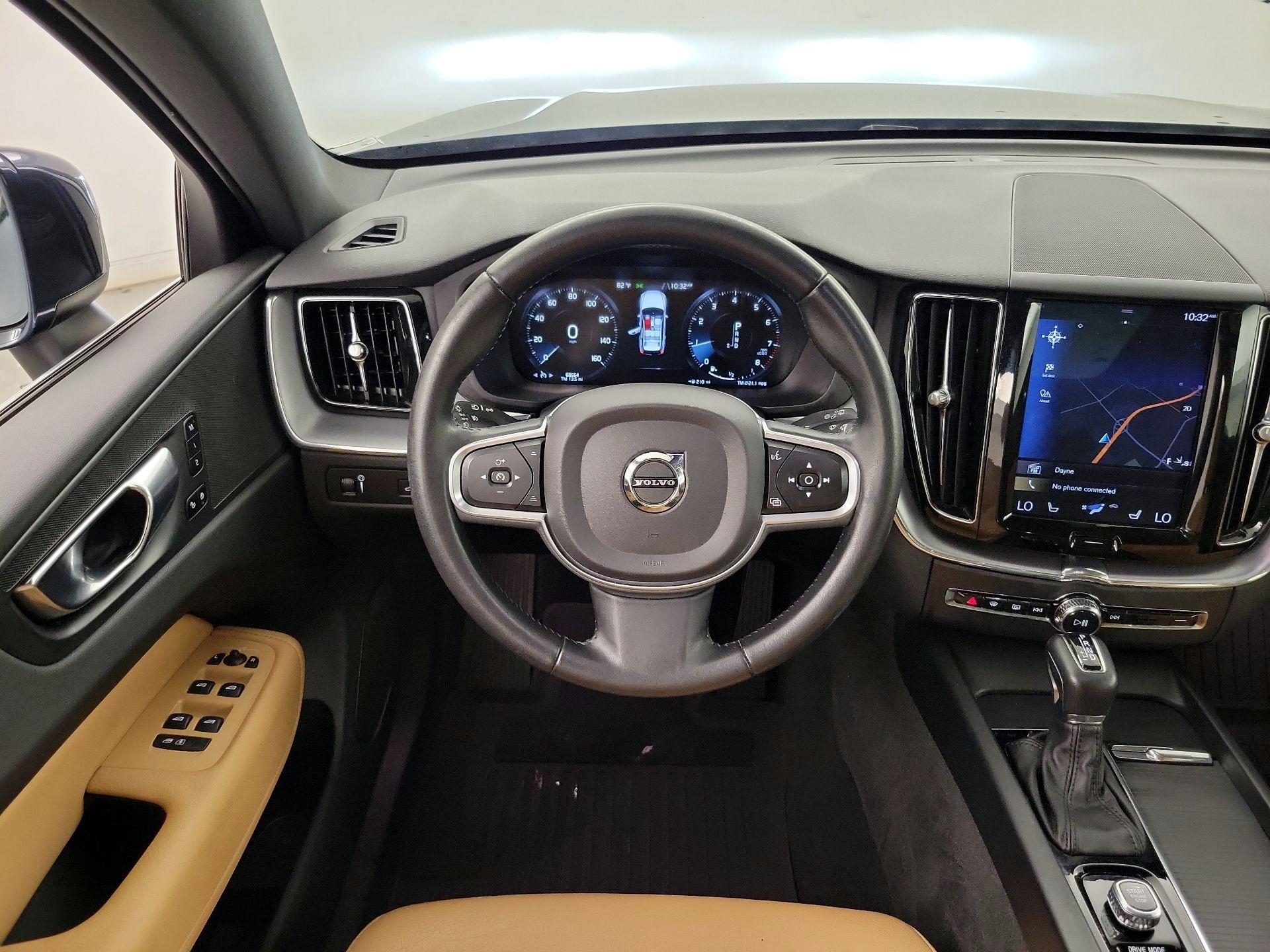 Thumbnail: 2020 Volvo XC60 - 10