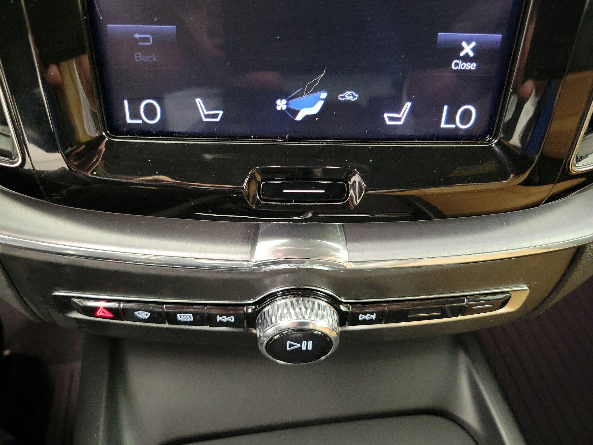 Thumbnail: 2020 Volvo XC60 - 17