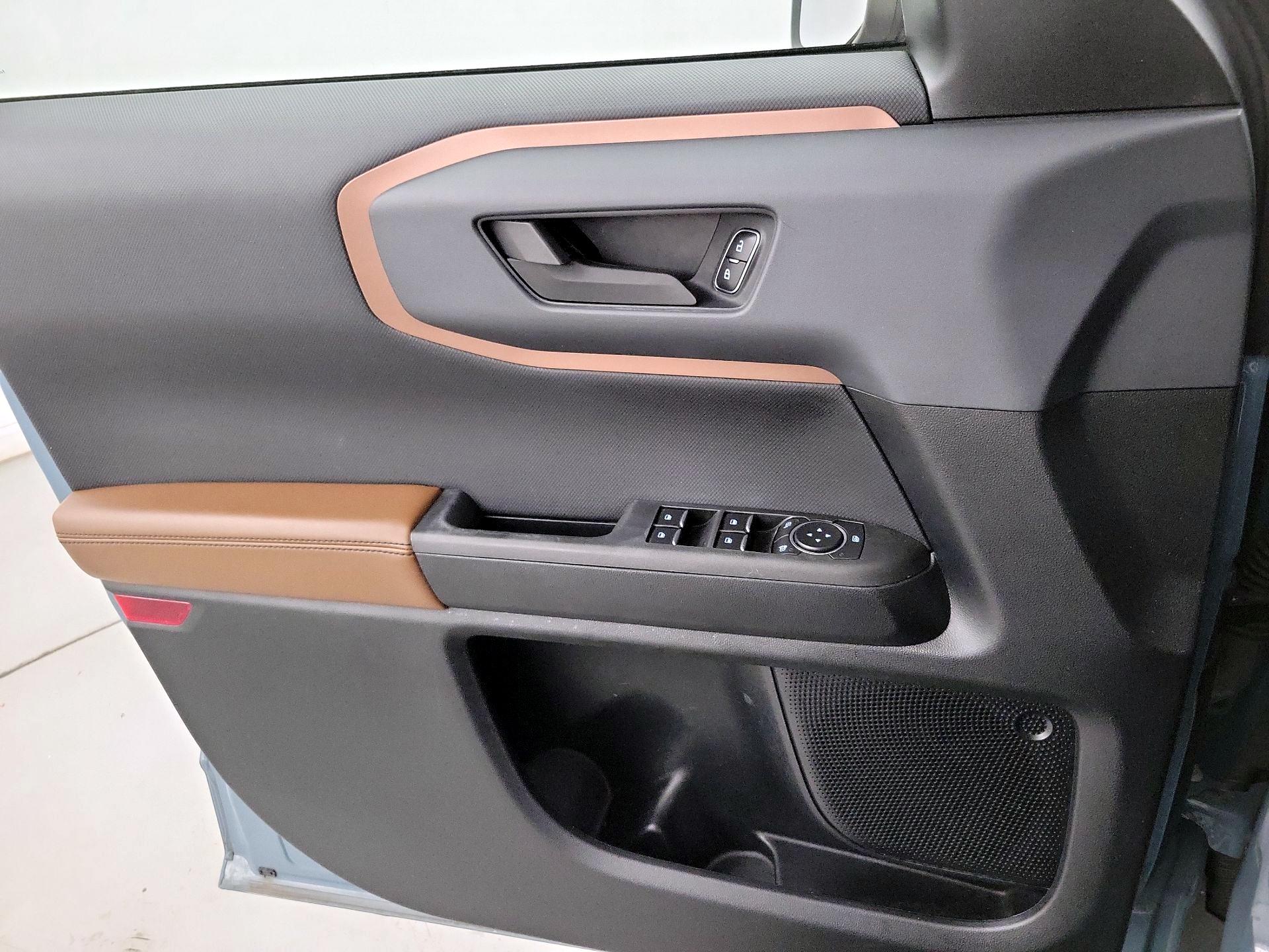 Thumbnail: 2021 Ford Bronco Sport - 10