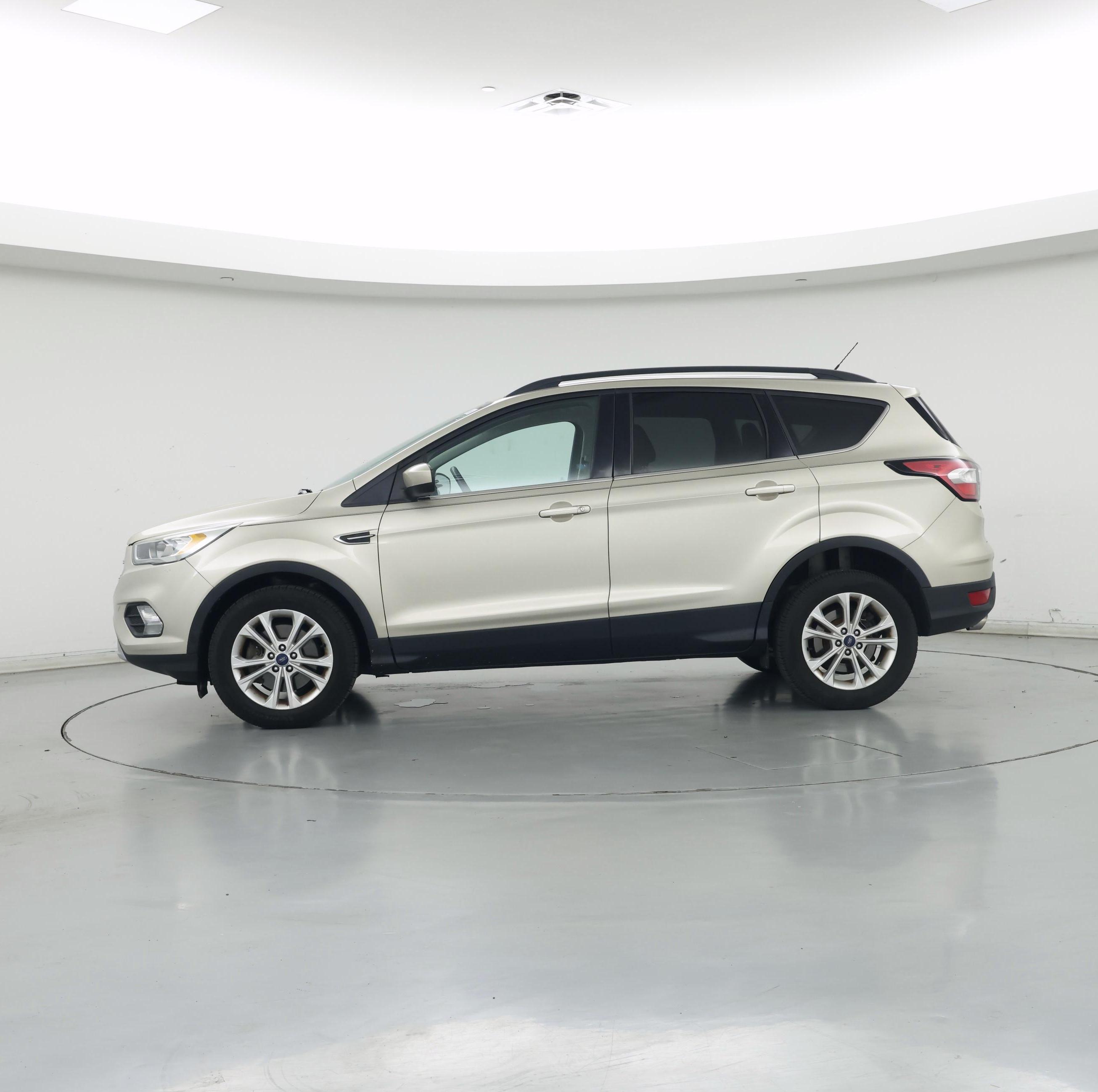 Thumbnail: 2017 Ford Escape - 3