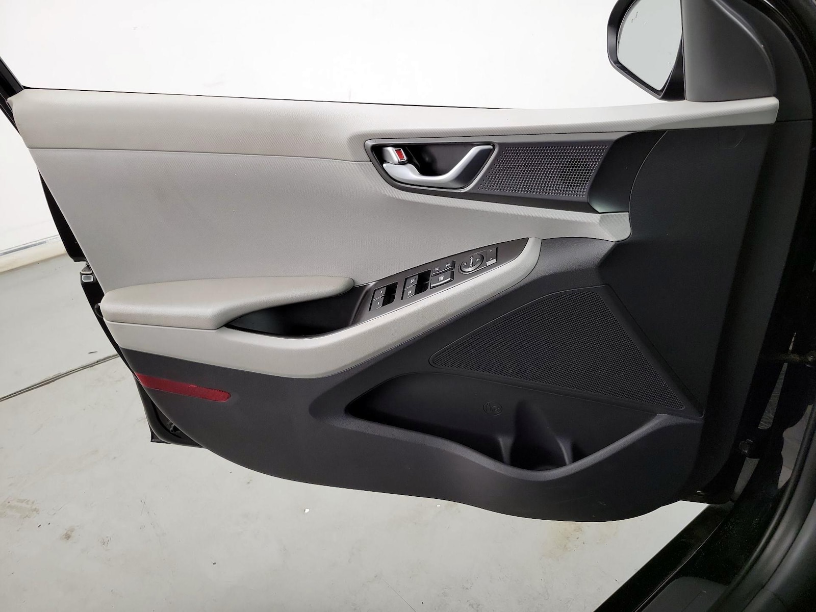 2020 Hyundai IONIQ SEL - Photo 13